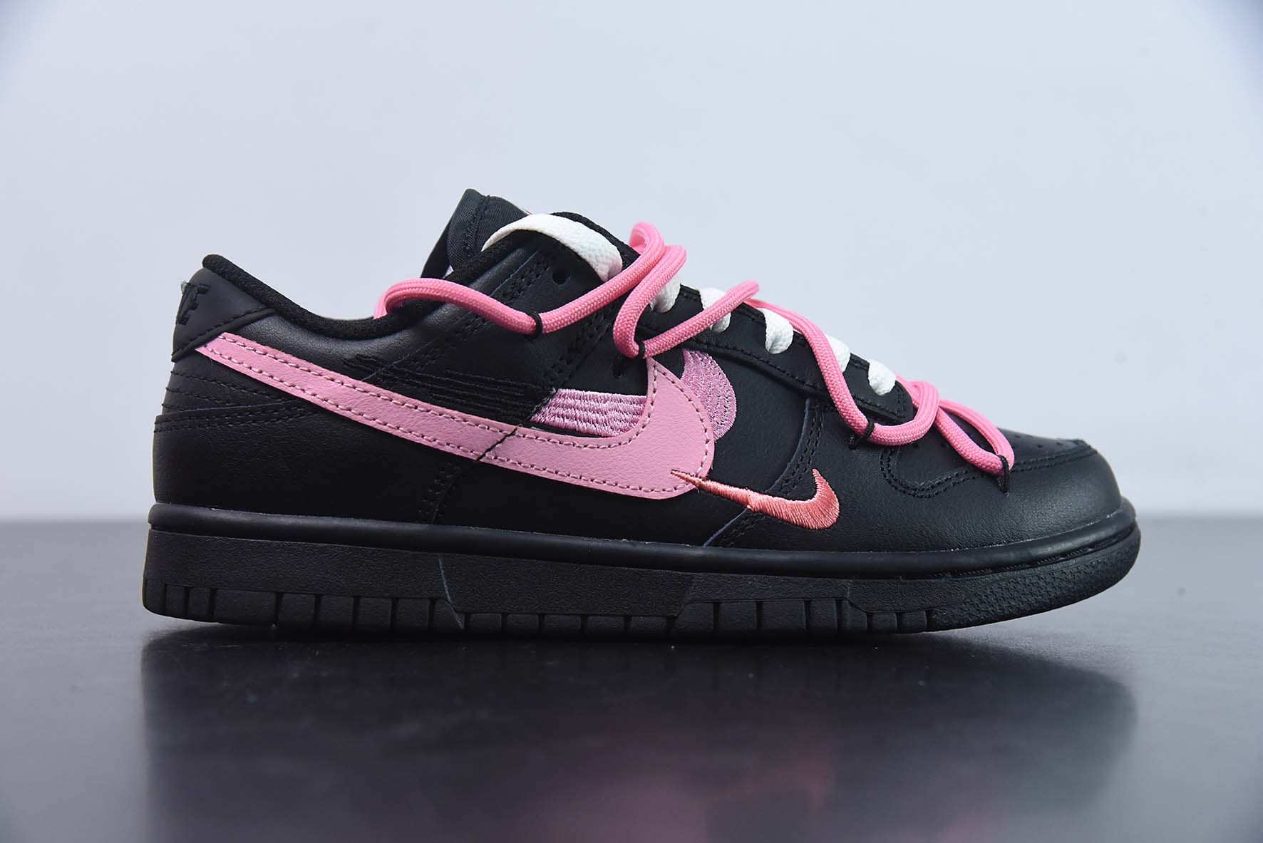 Nk Dunk Low "Multi Color" 活力三勾 定制版解构绑带休闲板鞋 货号：FD4623-145