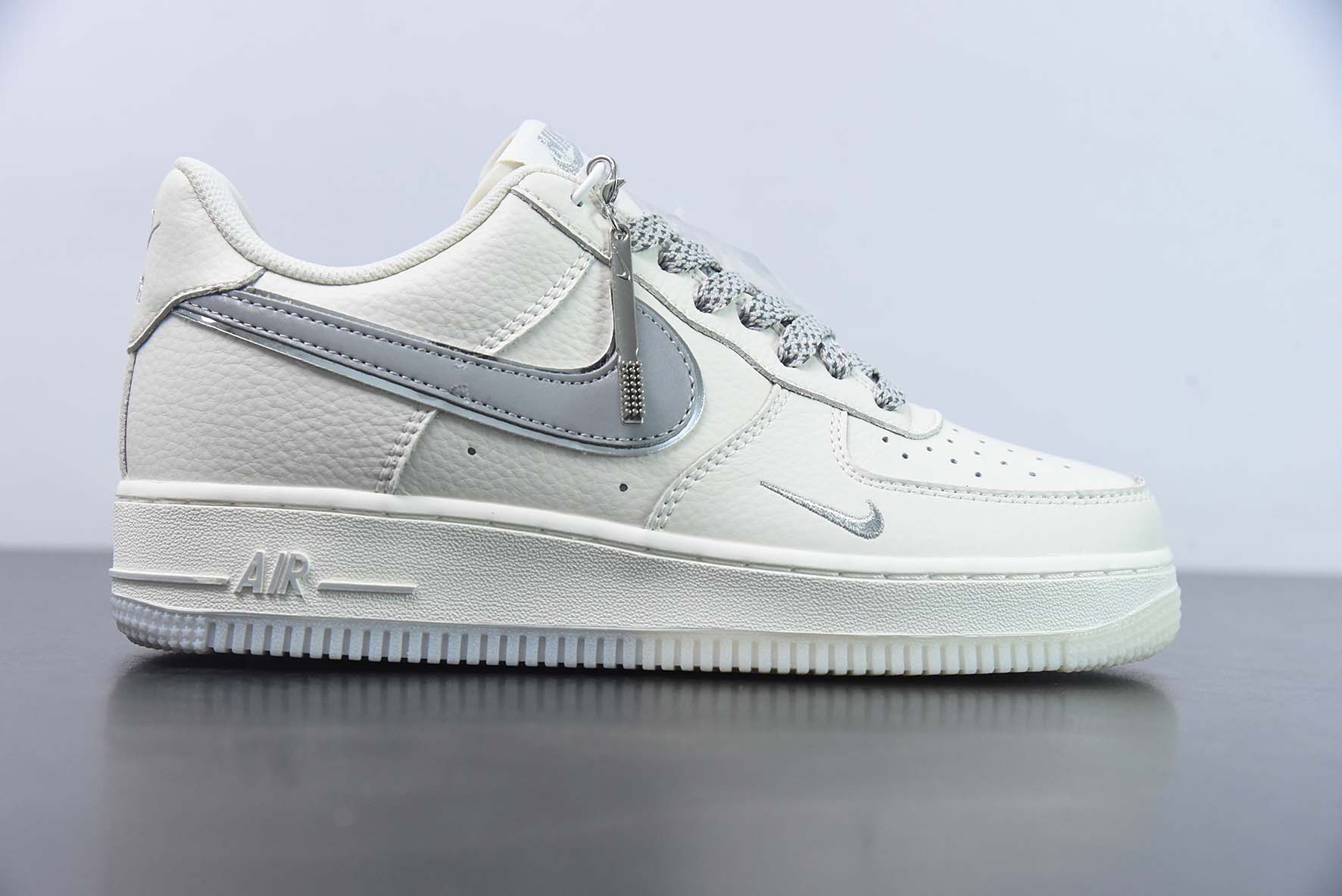 Nike Air Force 1 Low 米灰满天星空军一号运动鞋 货号：JJ0253 005