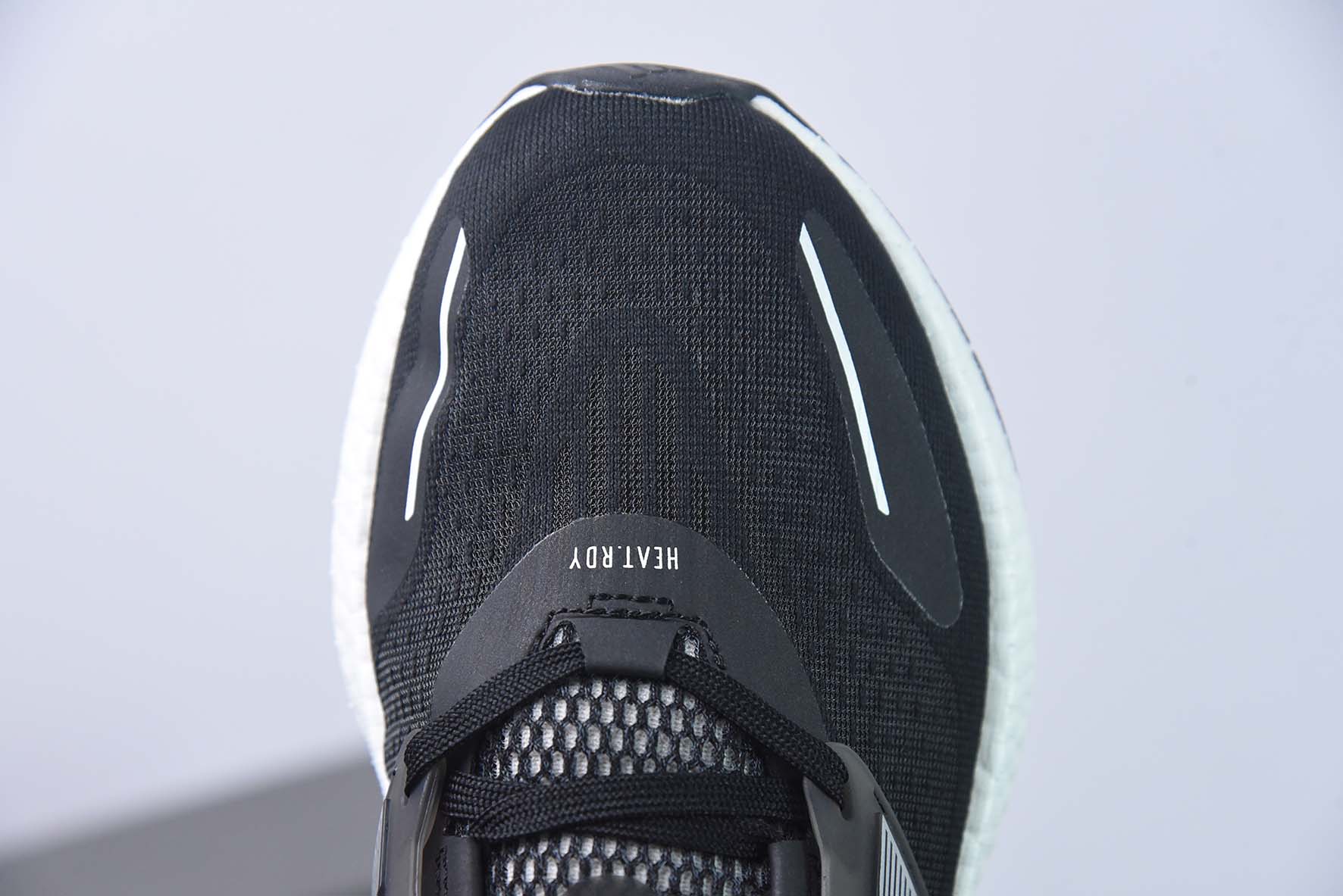 阿迪达斯 ADIDAS 超弹跑步系列 PUREBOOST 22 男女鞋新款稳定排汗减震回弹防滑耐磨跑步运动鞋跑步鞋货号:HQ3982