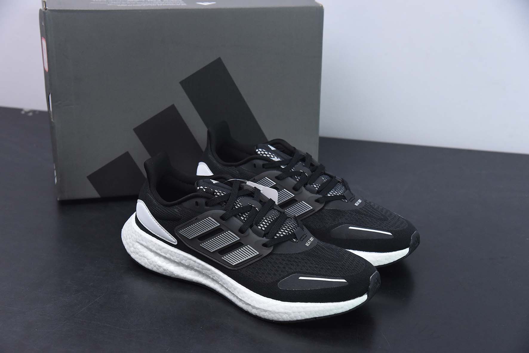 阿迪达斯 ADIDAS 超弹跑步系列 PUREBOOST 22 男女鞋新款稳定排汗减震回弹防滑耐磨跑步运动鞋跑步鞋货号:HQ3982
