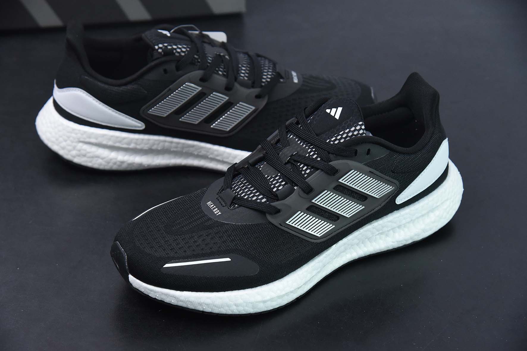 阿迪达斯 ADIDAS 超弹跑步系列 PUREBOOST 22 男女鞋新款稳定排汗减震回弹防滑耐磨跑步运动鞋跑步鞋货号:HQ3982