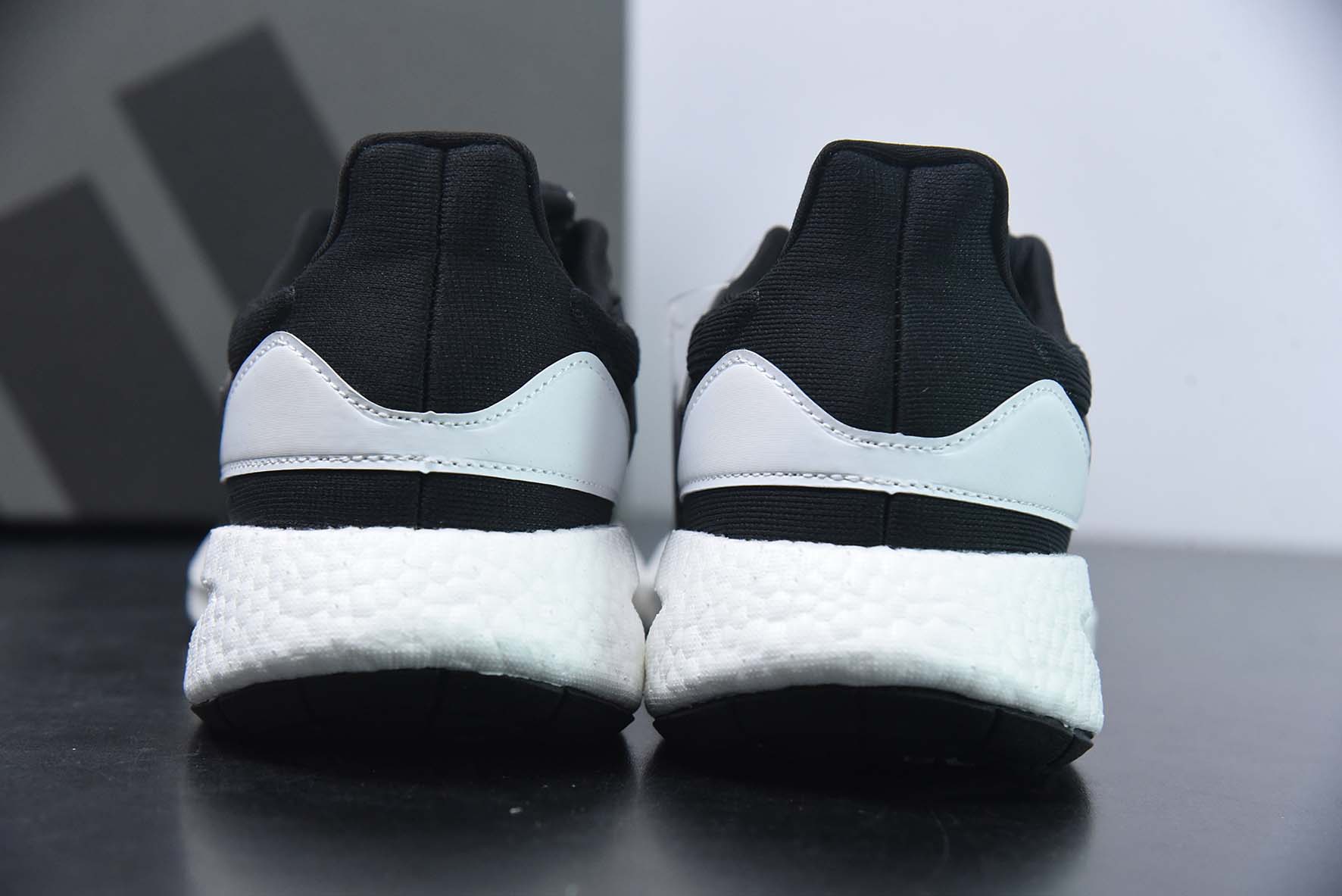 阿迪达斯 ADIDAS 超弹跑步系列 PUREBOOST 22 男女鞋新款稳定排汗减震回弹防滑耐磨跑步运动鞋跑步鞋货号:HQ3982