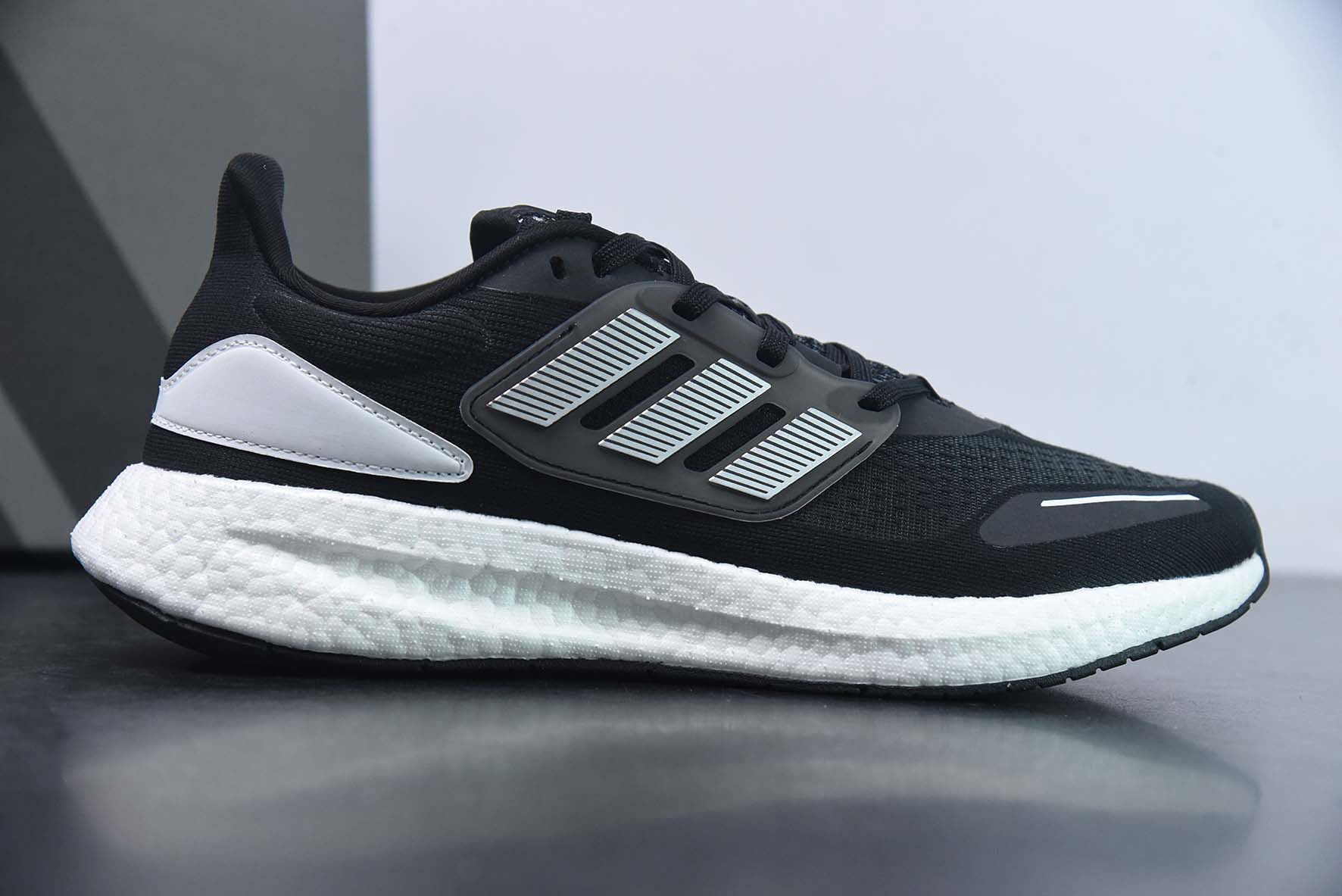 阿迪达斯 ADIDAS 超弹跑步系列 PUREBOOST 22 男女鞋新款稳定排汗减震回弹防滑耐磨跑步运动鞋跑步鞋货号:HQ3982
