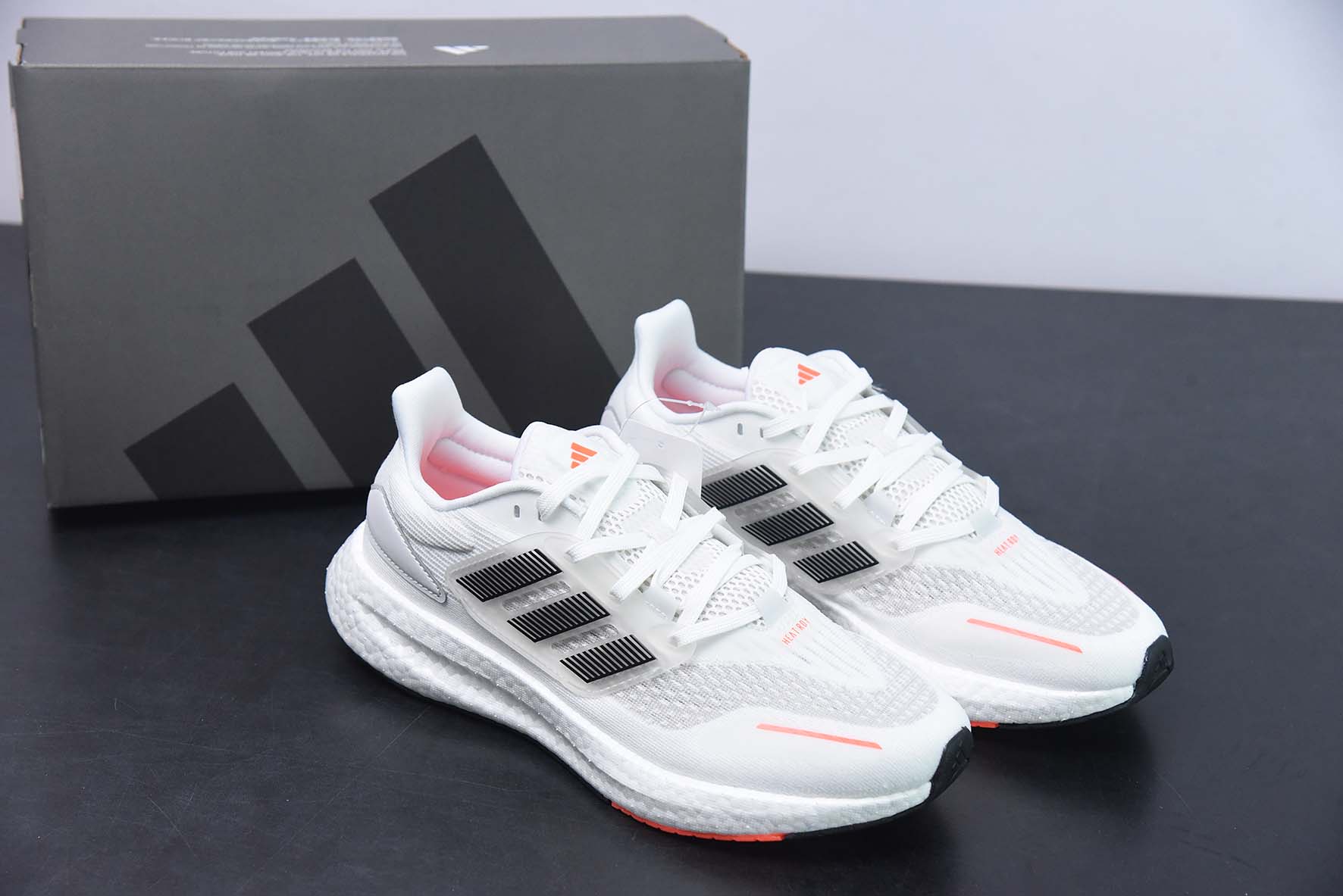 阿迪达斯 ADIDAS 超弹跑步系列 PUREBOOST 22 男女鞋新款稳定排汗减震回弹防滑耐磨跑步运动鞋跑步鞋货号:IG0909