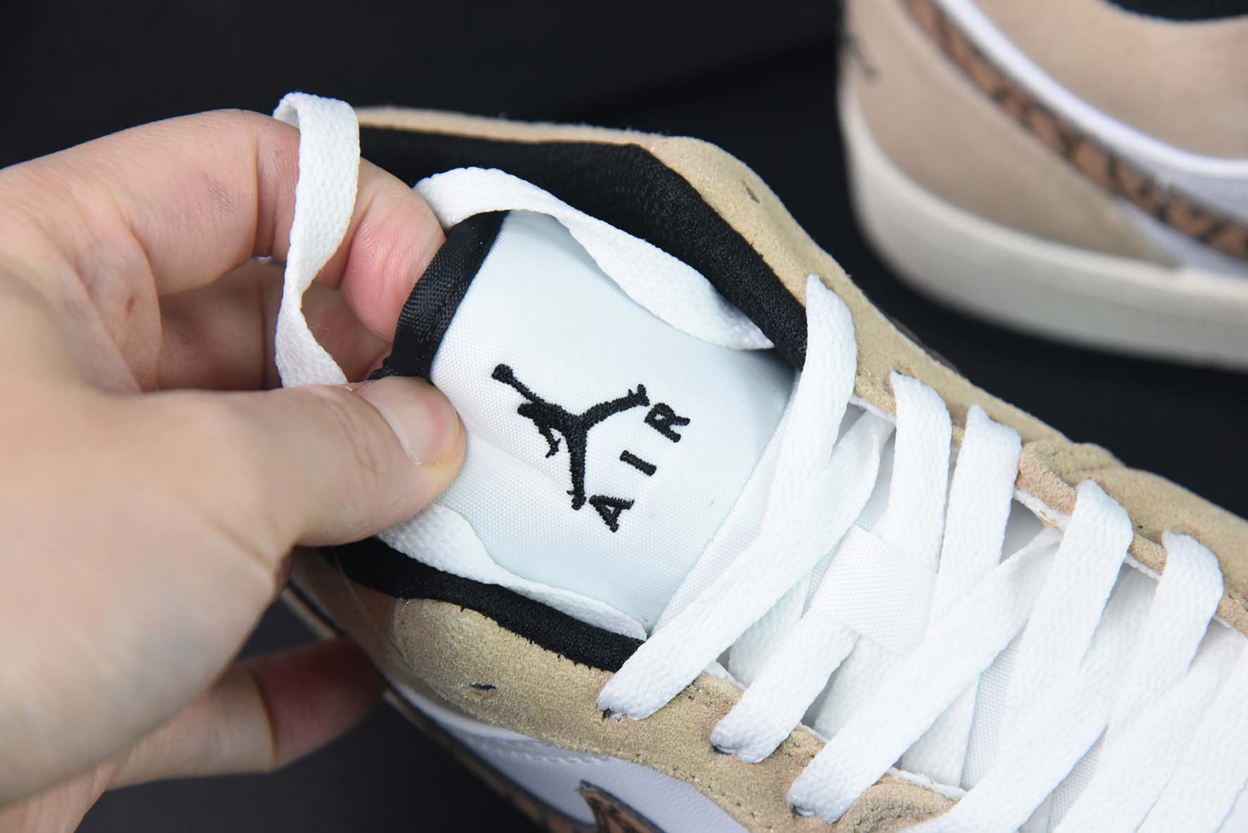Air Jordan 1 Low 乔1低帮运动篮球鞋 货号：DZ4130-201