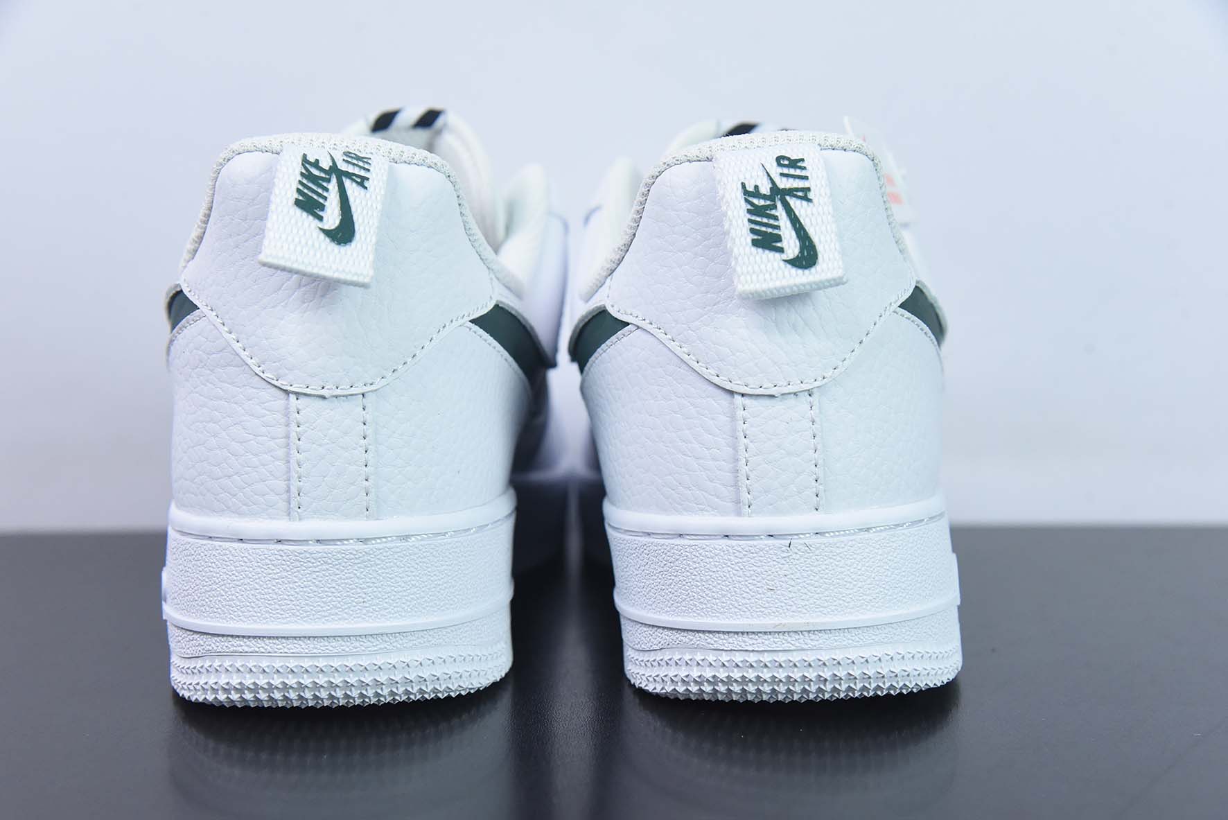NK Air Force 1 Utility 白绿 空军一号低帮运动休闲板鞋 货号：CV3039-116