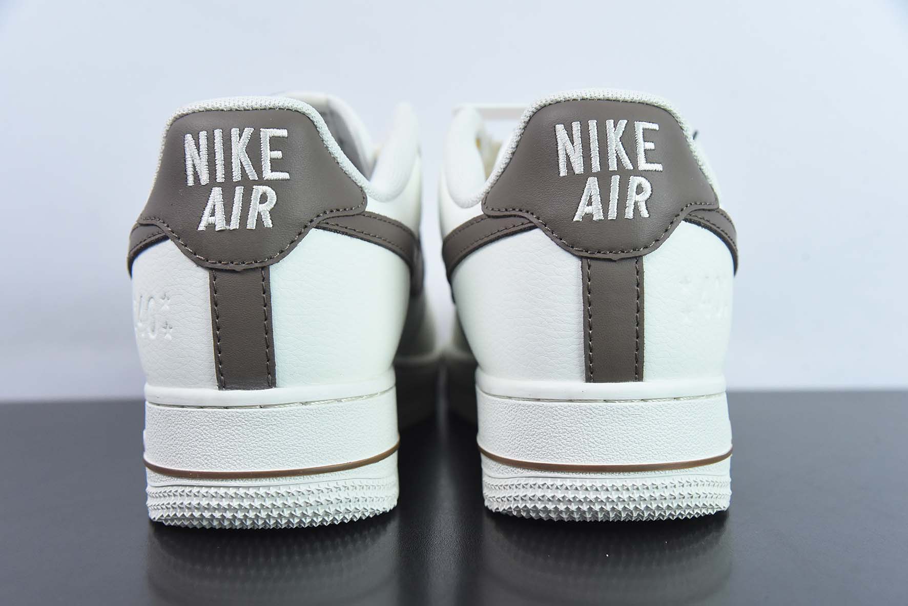 NIke Air Force 1 '07 Low “40周年纪念款--米白深咖”空军一号 低帮货号:DQ7658-102