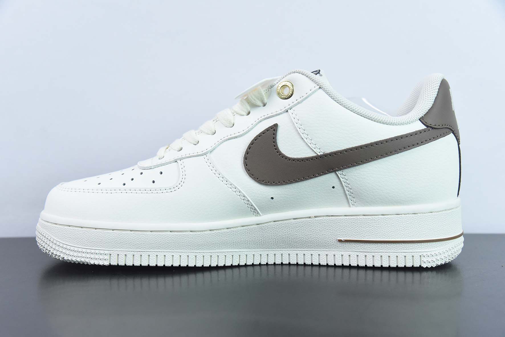 NIke Air Force 1 '07 Low “40周年纪念款--米白深咖”空军一号 低帮货号:DQ7658-102