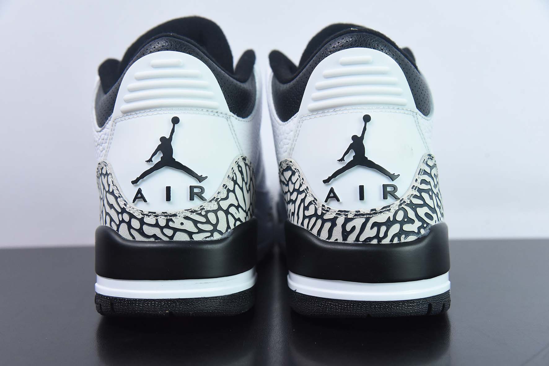 Nike Air Jordan 3 Retro"Infrared 23 AJ3代中帮“红外线水泥爆裂纹”货号:136064-123