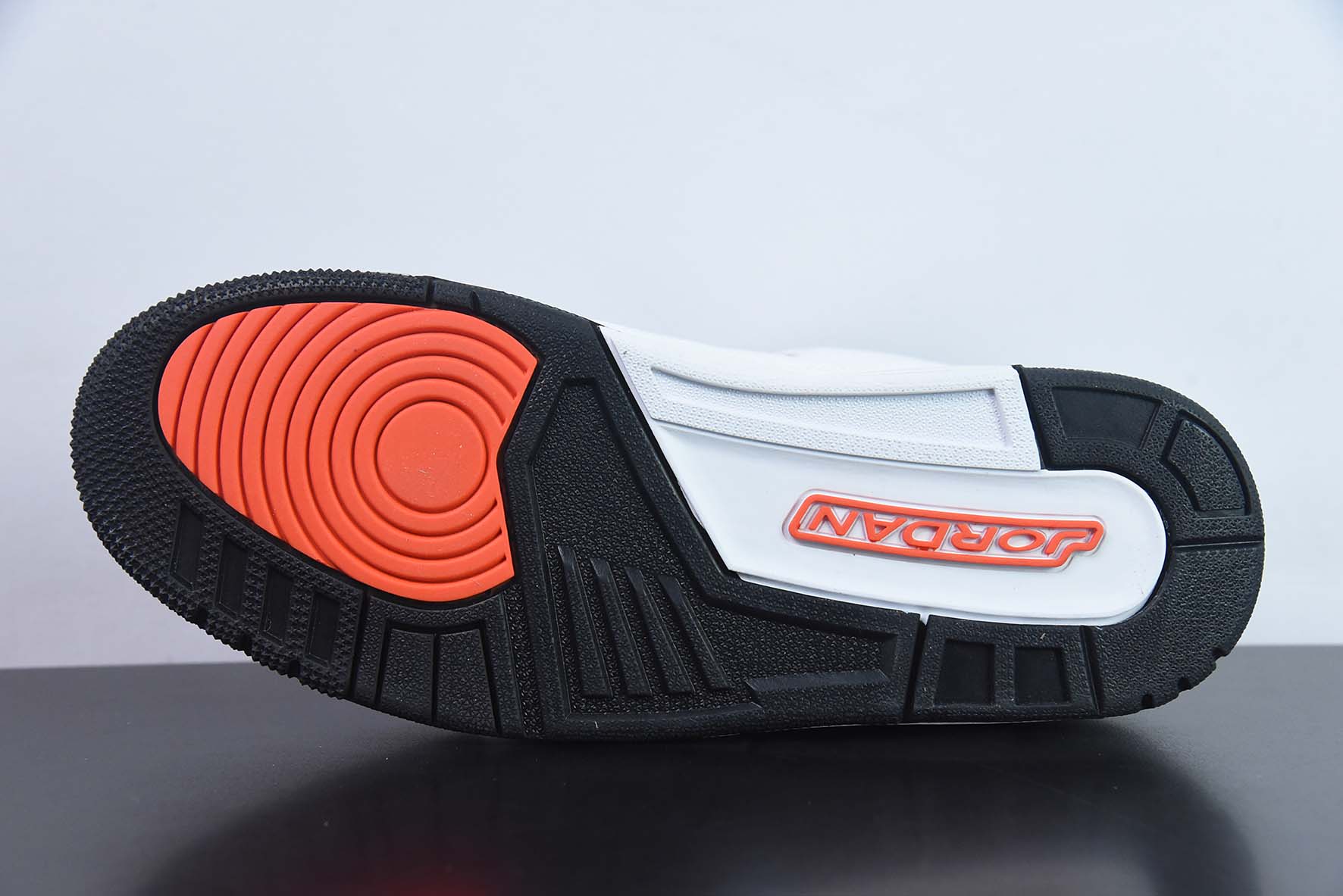 Nike Air Jordan 3 Retro"Infrared 23 AJ3代中帮“红外线水泥爆裂纹”货号:136064-123