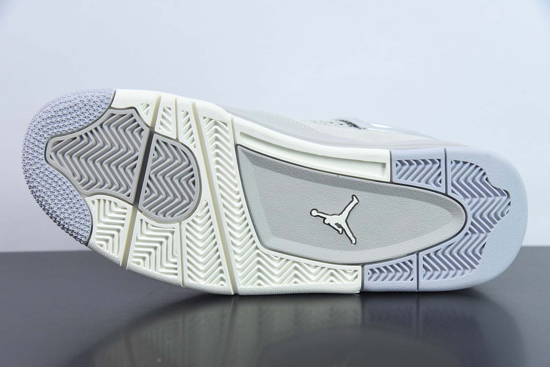 Air Jordan AJ4 Retro AJ4电镀银运动鞋 货号：AQ9129-001