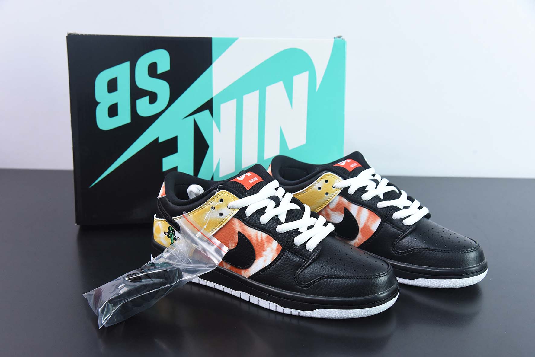 Nike SB Dunk Low Pro Leather"Raygun Tie-Dye"扣篮系列低帮休闲运动滑板板鞋“黑黄橙扎染外星人”货号:BQ6832-001