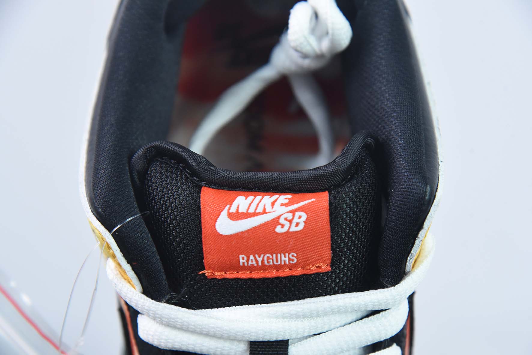 Nike SB Dunk Low Pro Leather"Raygun Tie-Dye"扣篮系列低帮休闲运动滑板板鞋“黑黄橙扎染外星人”货号:BQ6832-001
