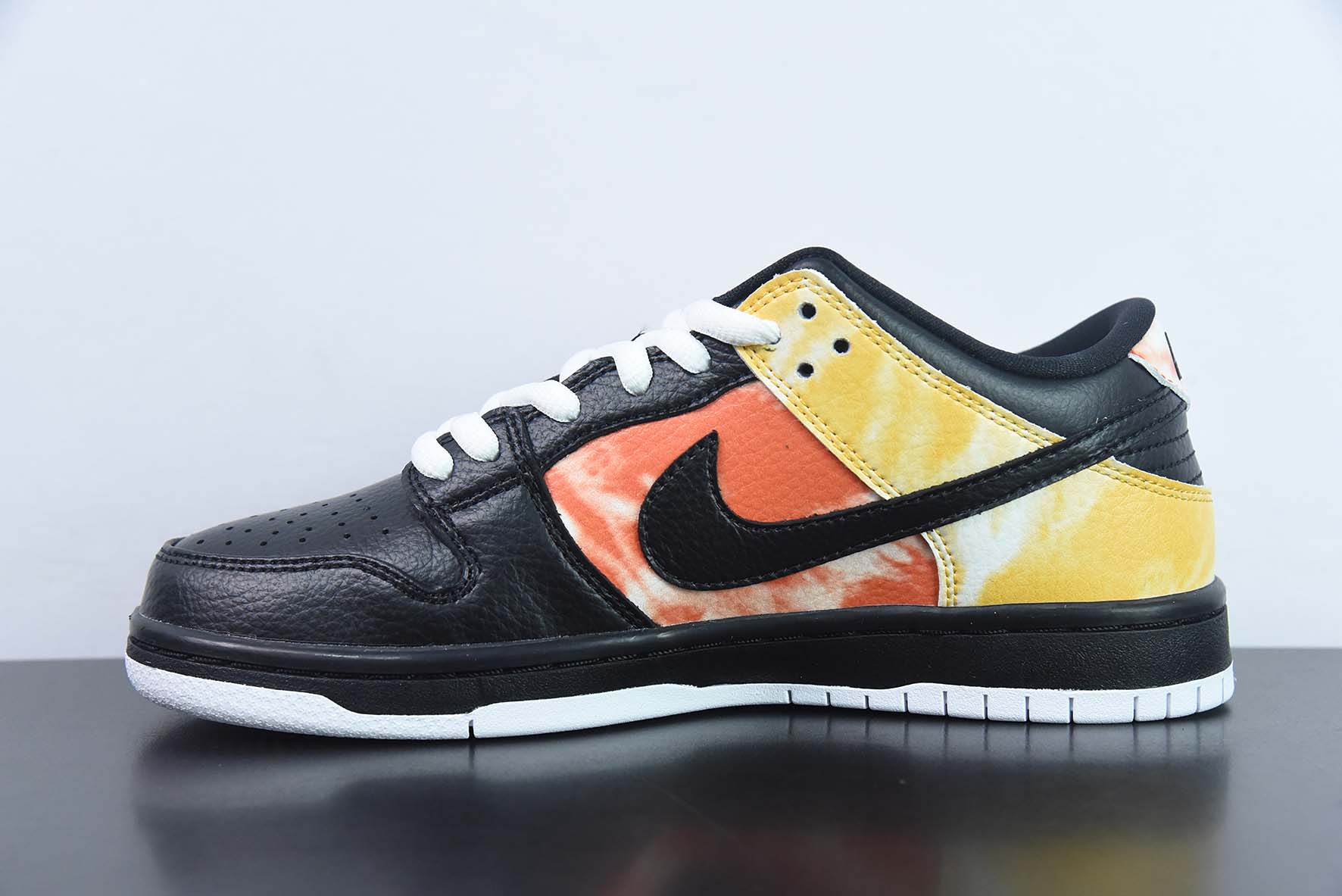 Nike SB Dunk Low Pro Leather"Raygun Tie-Dye"扣篮系列低帮休闲运动滑板板鞋“黑黄橙扎染外星人”货号:BQ6832-001