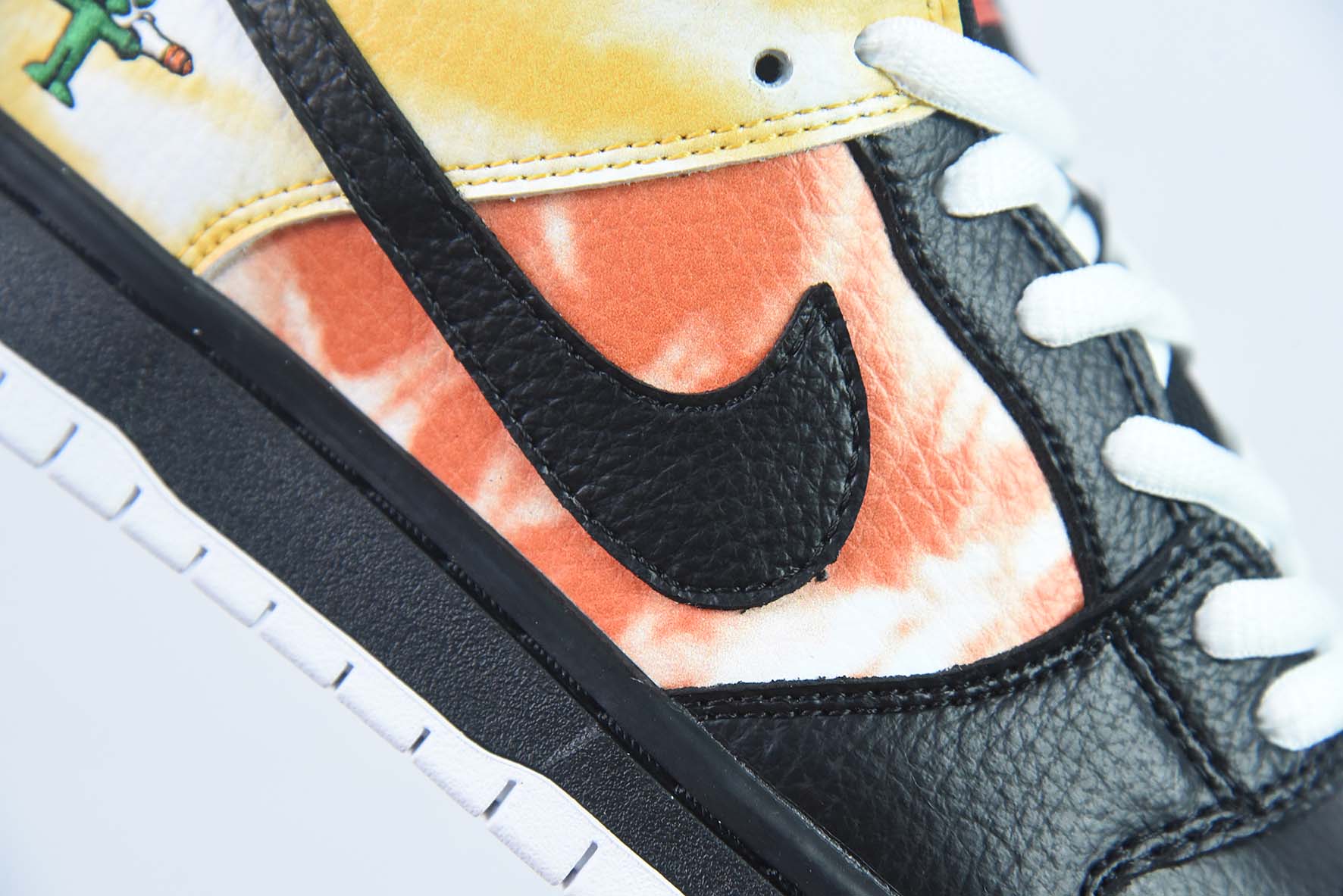 Nike SB Dunk Low Pro Leather"Raygun Tie-Dye"扣篮系列低帮休闲运动滑板板鞋“黑黄橙扎染外星人”货号:BQ6832-001