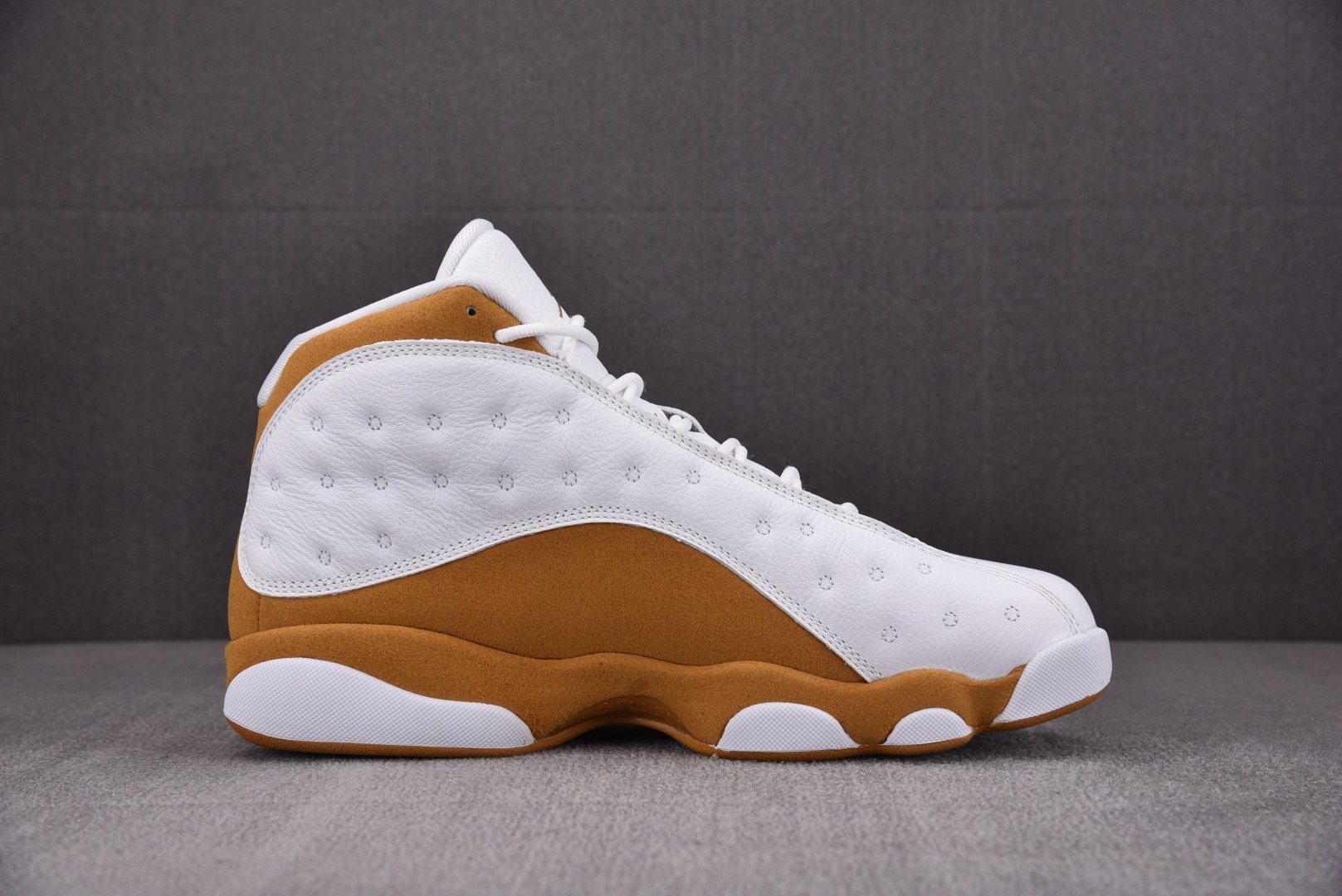 AJ13小麦尺码40-47.5总裁R