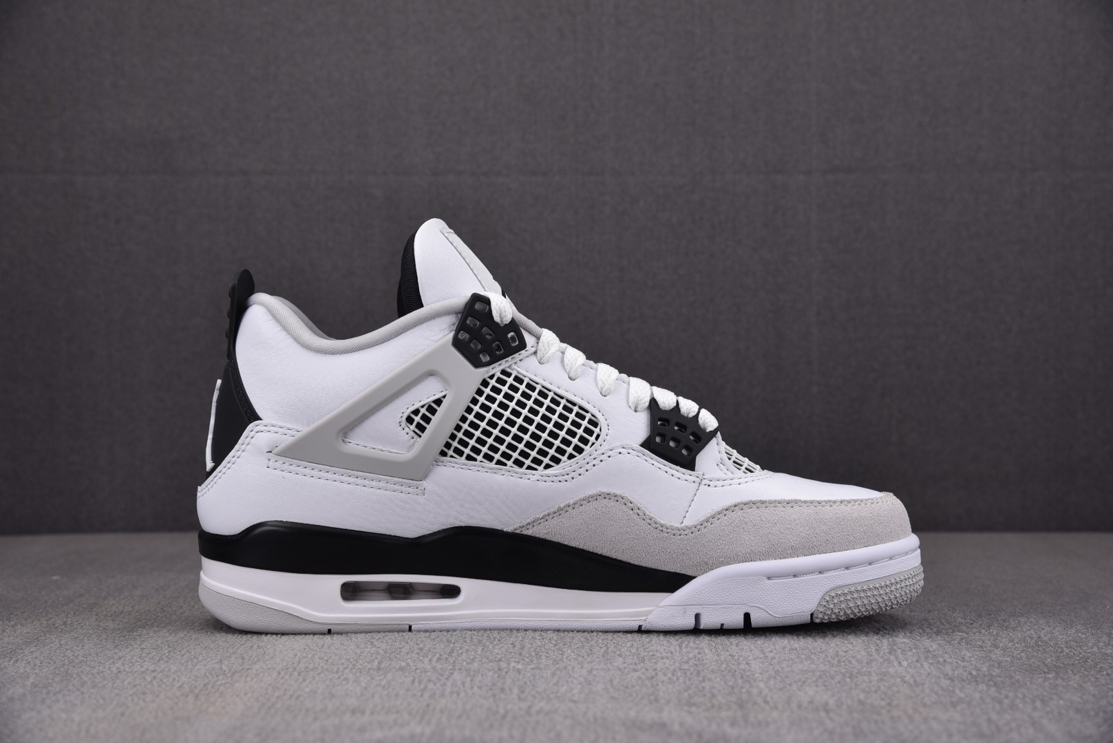 AJ4灰白黑尺码40-47.5总裁R版出品-AirJordan4Retro“MilitaryBlack”