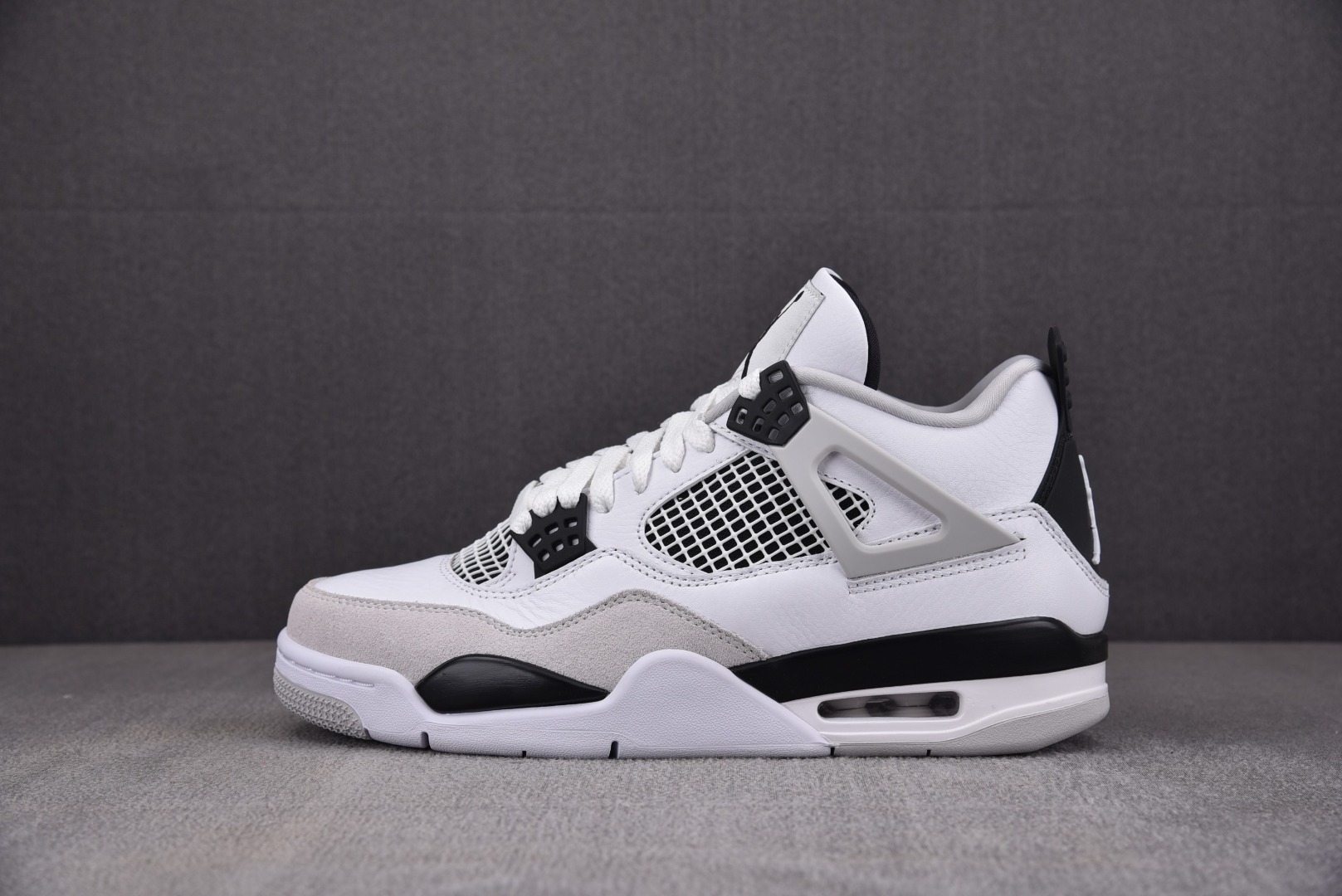 AJ4灰白黑尺码40-47.5总裁R版出品-AirJordan4Retro“MilitaryBlack”