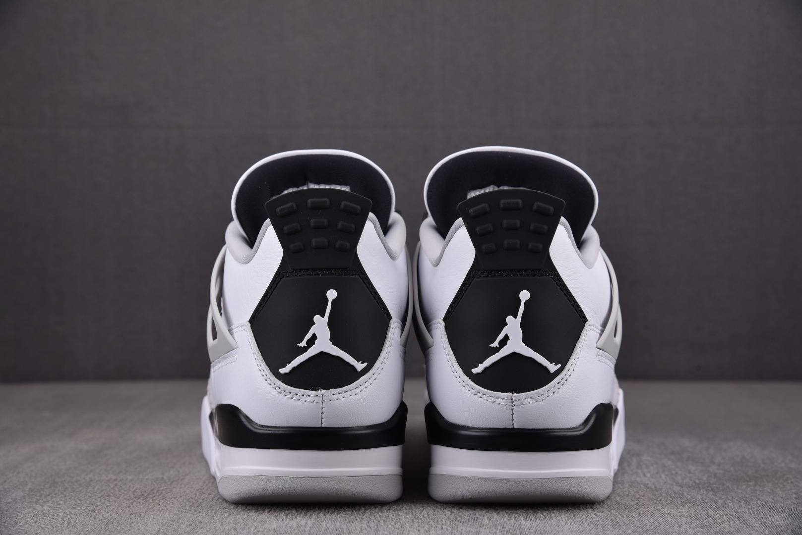 AJ4灰白黑尺码40-47.5总裁R版出品-AirJordan4Retro“MilitaryBlack”