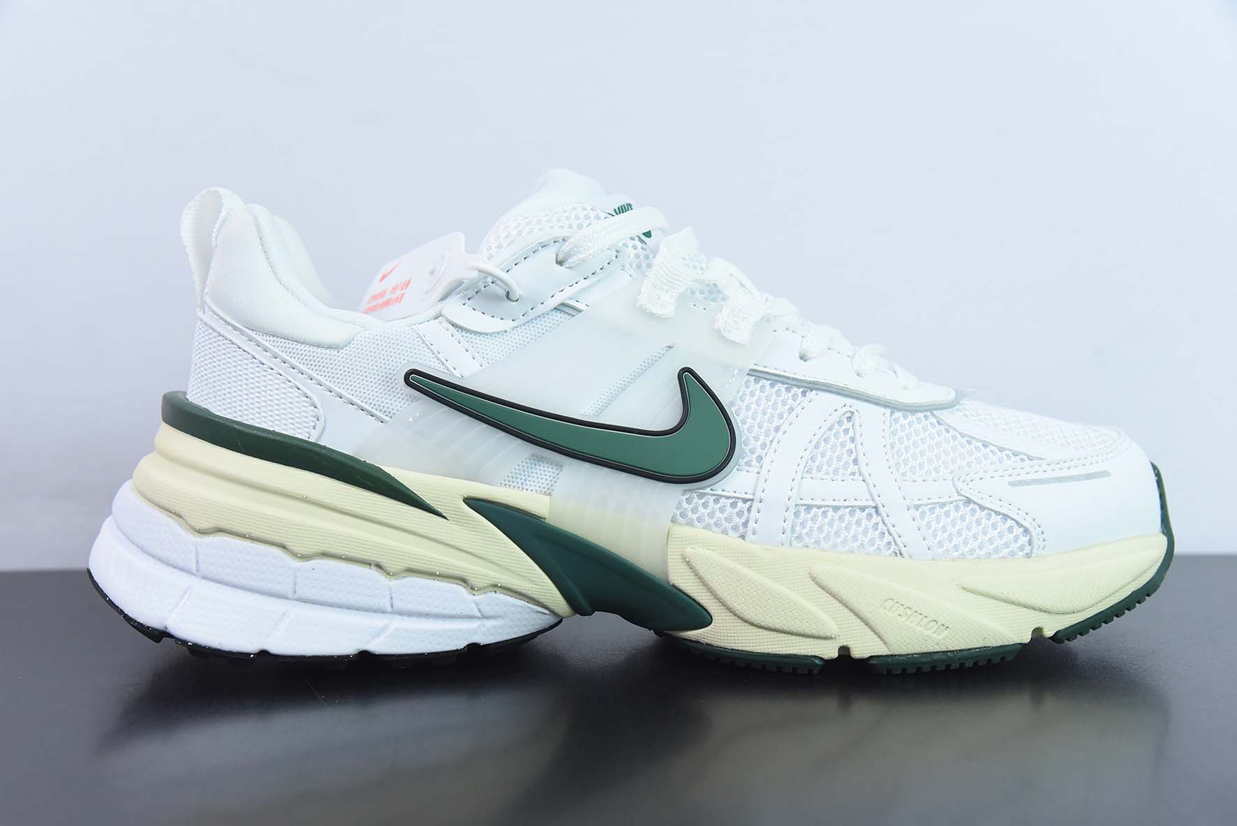 EBL66781135 V2K Nike Wmns V2K Runtekk Low serie retro, estilo padre futurista retro, casual deportivo para correr. Núme…