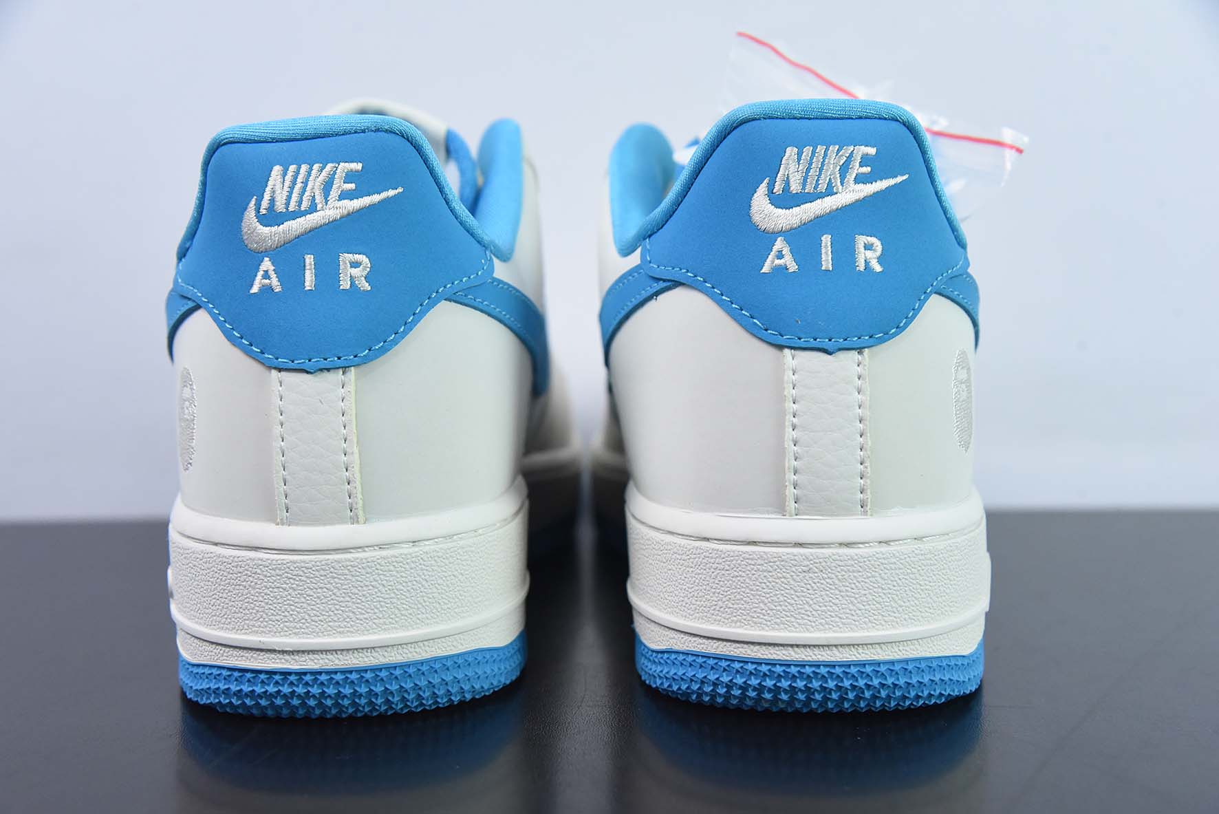 Nike Air Force 1 AF1 空军一号/低帮 白蓝 猿人头 刺绣 货号：BS9055-750