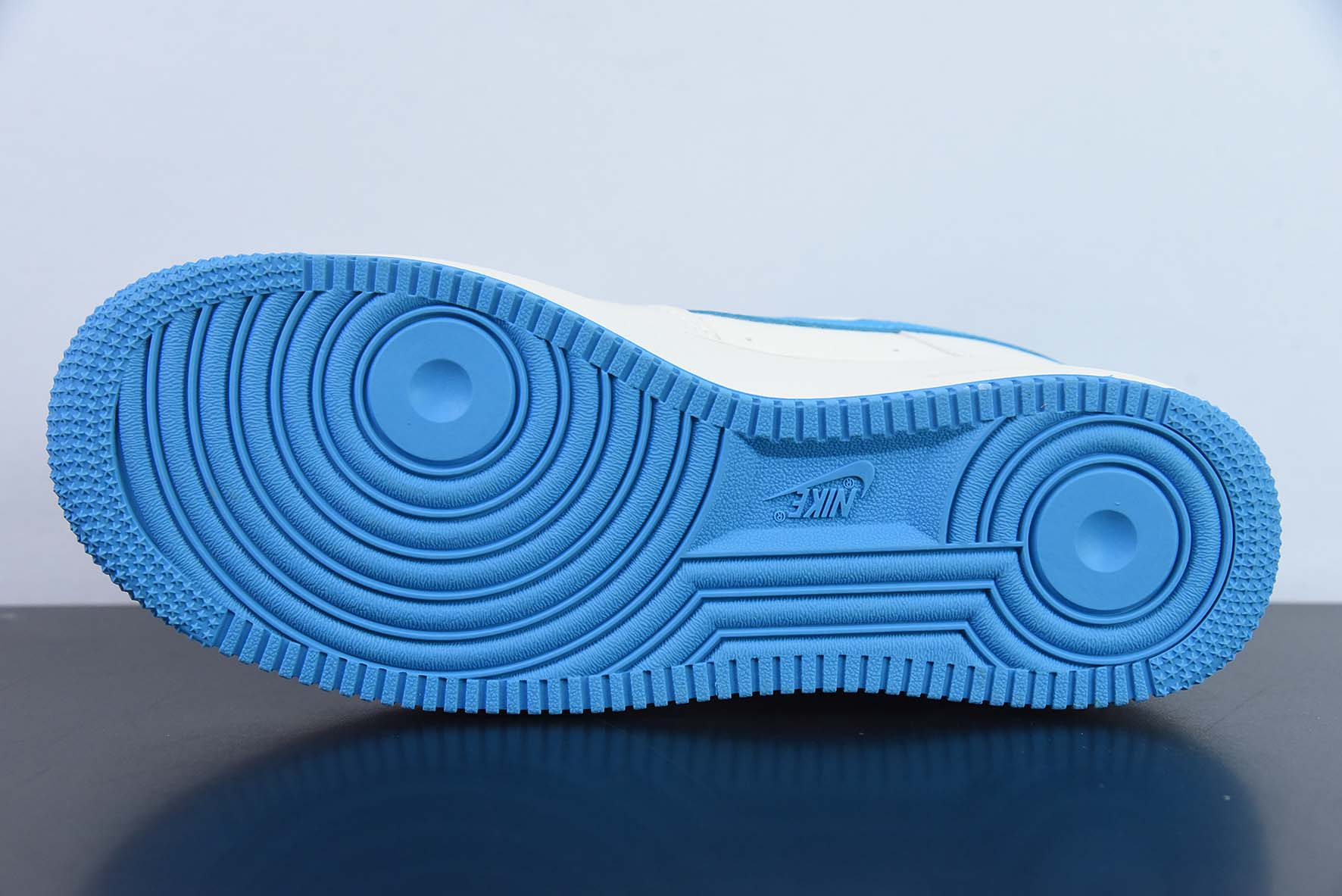 Nike Air Force 1 AF1 空军一号/低帮 白蓝 猿人头 刺绣 货号：BS9055-750