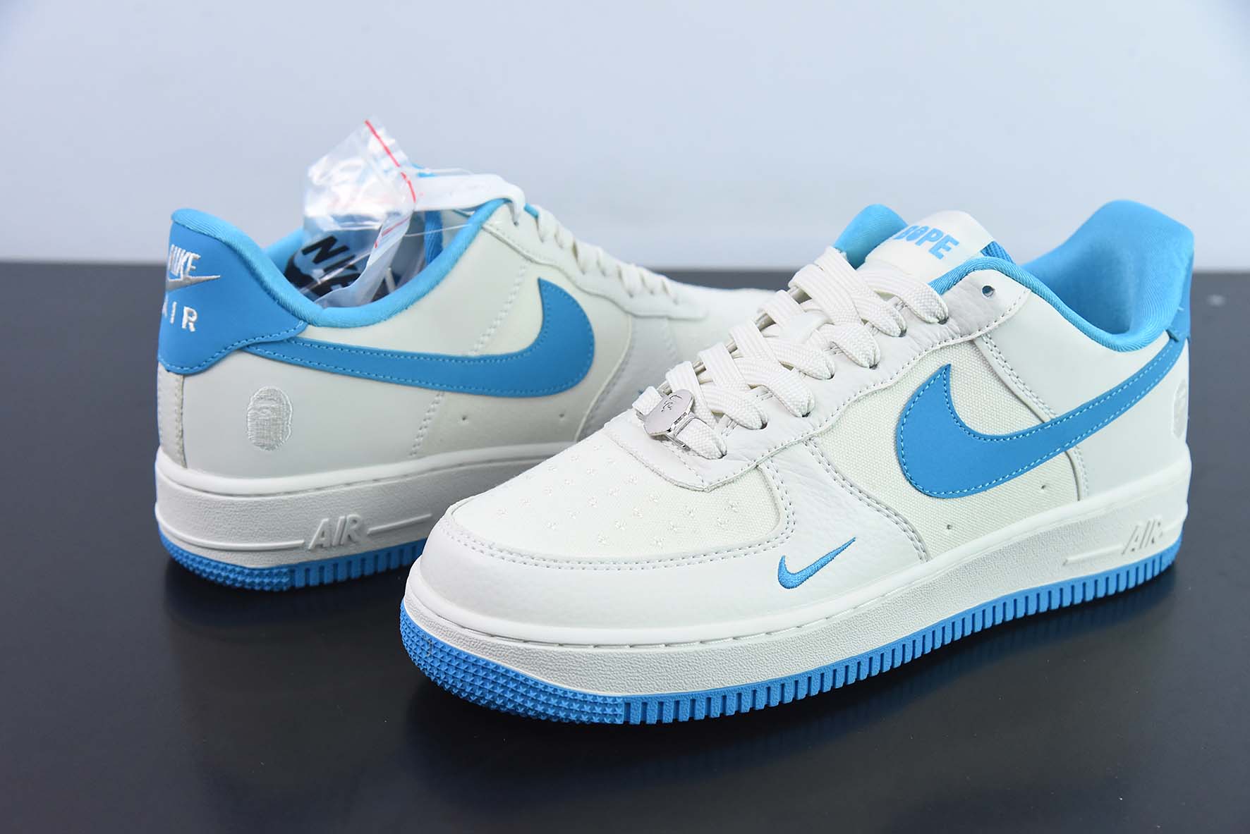 Nike Air Force 1 AF1 空军一号/低帮 白蓝 猿人头 刺绣 货号：BS9055-750