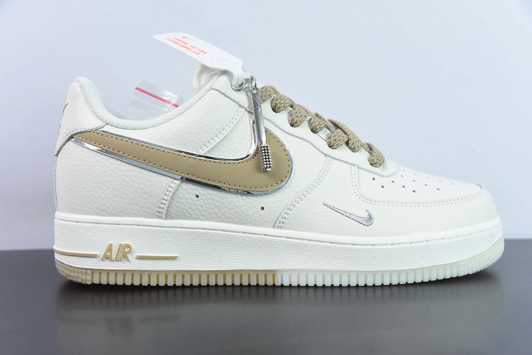 VAJ79991038 Nike Air Force 1 AF1 Air Force One/low top blanco-marrón borde plateado bordado versión 3M reflectante, núm…