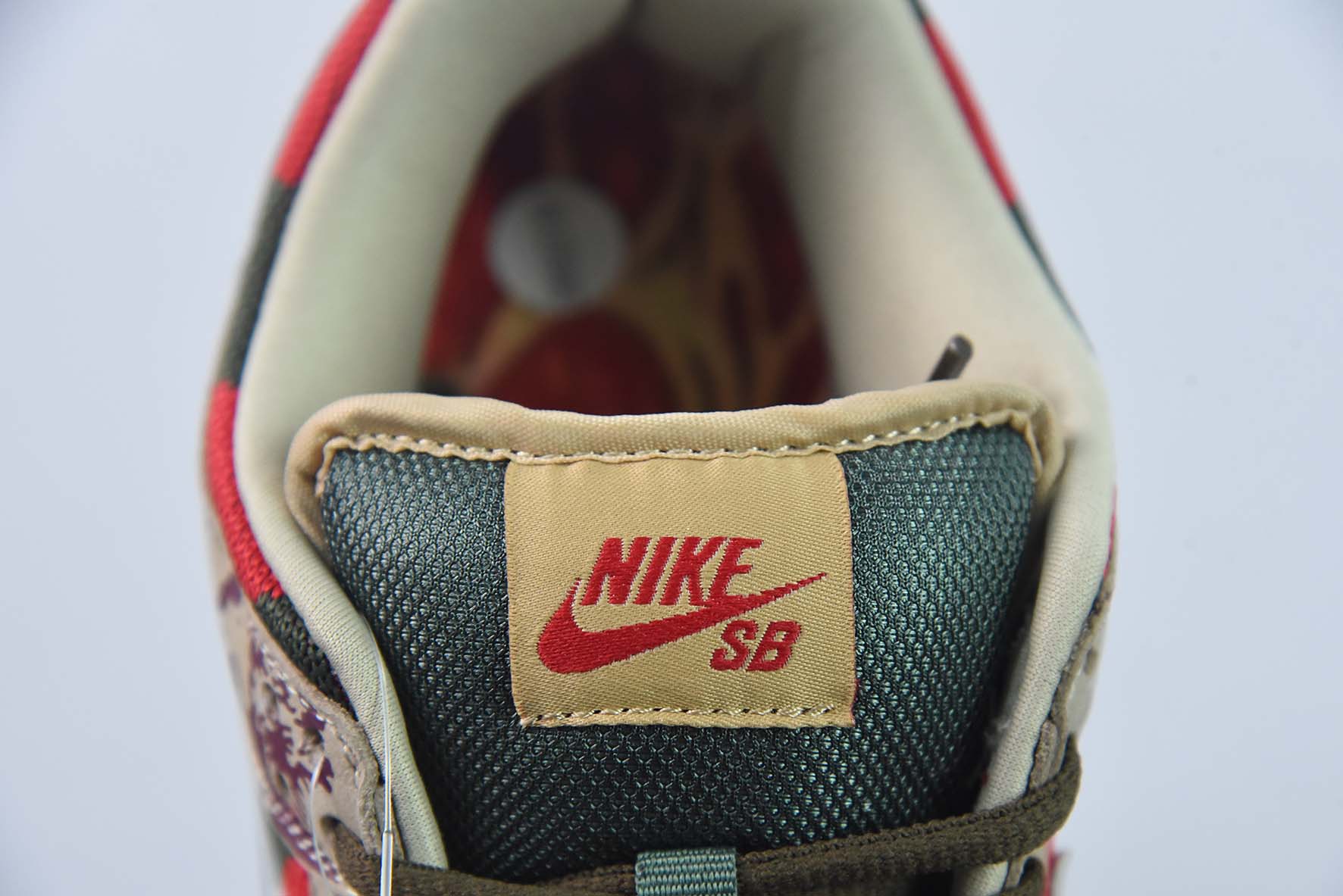 NK Dunk SB Low " Freddy Krueger " 猛鬼街运动鞋 货号：313170-202