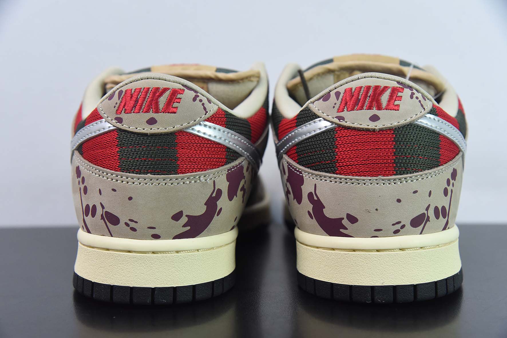 NK Dunk SB Low " Freddy Krueger " 猛鬼街运动鞋 货号：313170-202