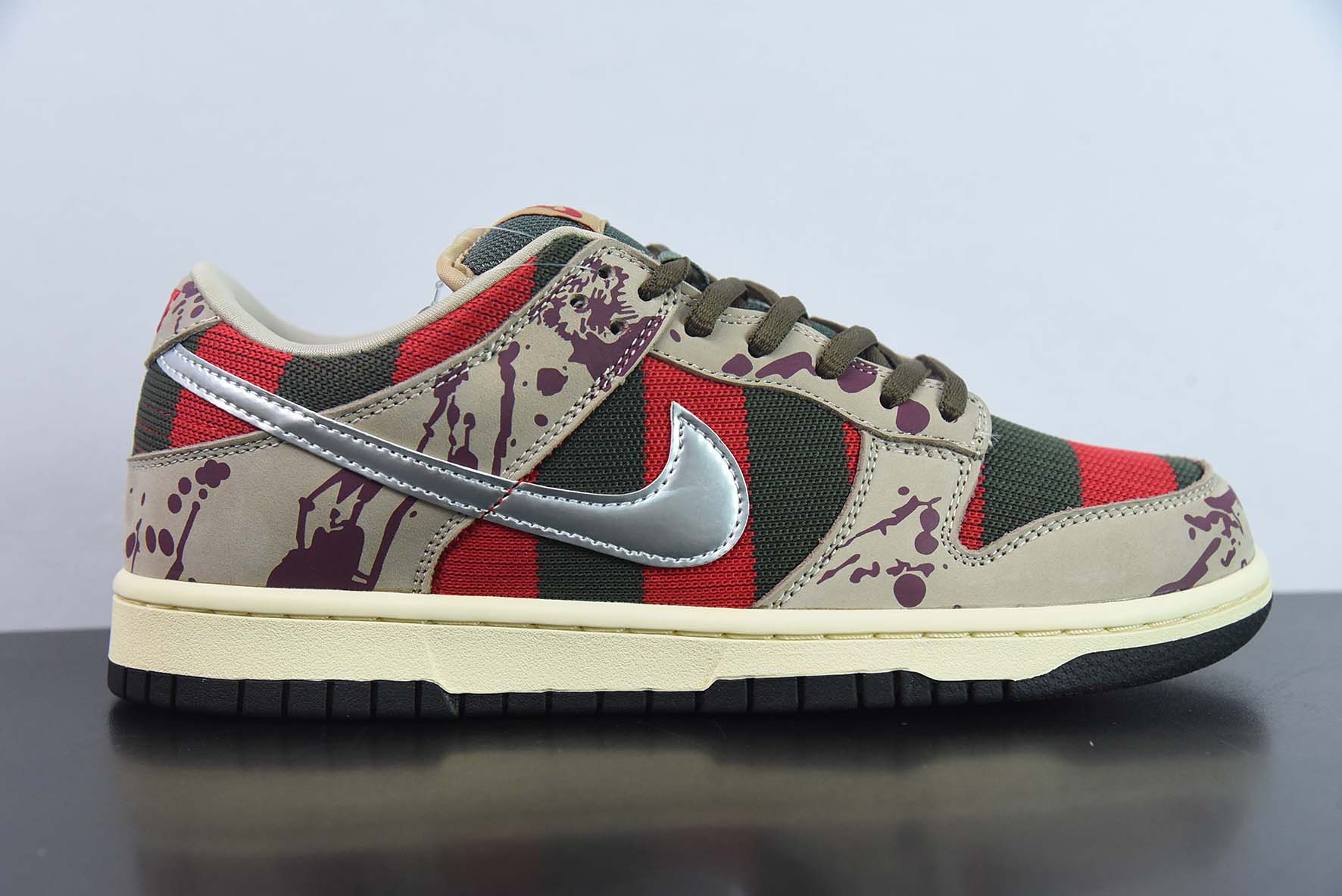 NK Dunk SB Low " Freddy Krueger " 猛鬼街运动鞋 货号：313170-202
