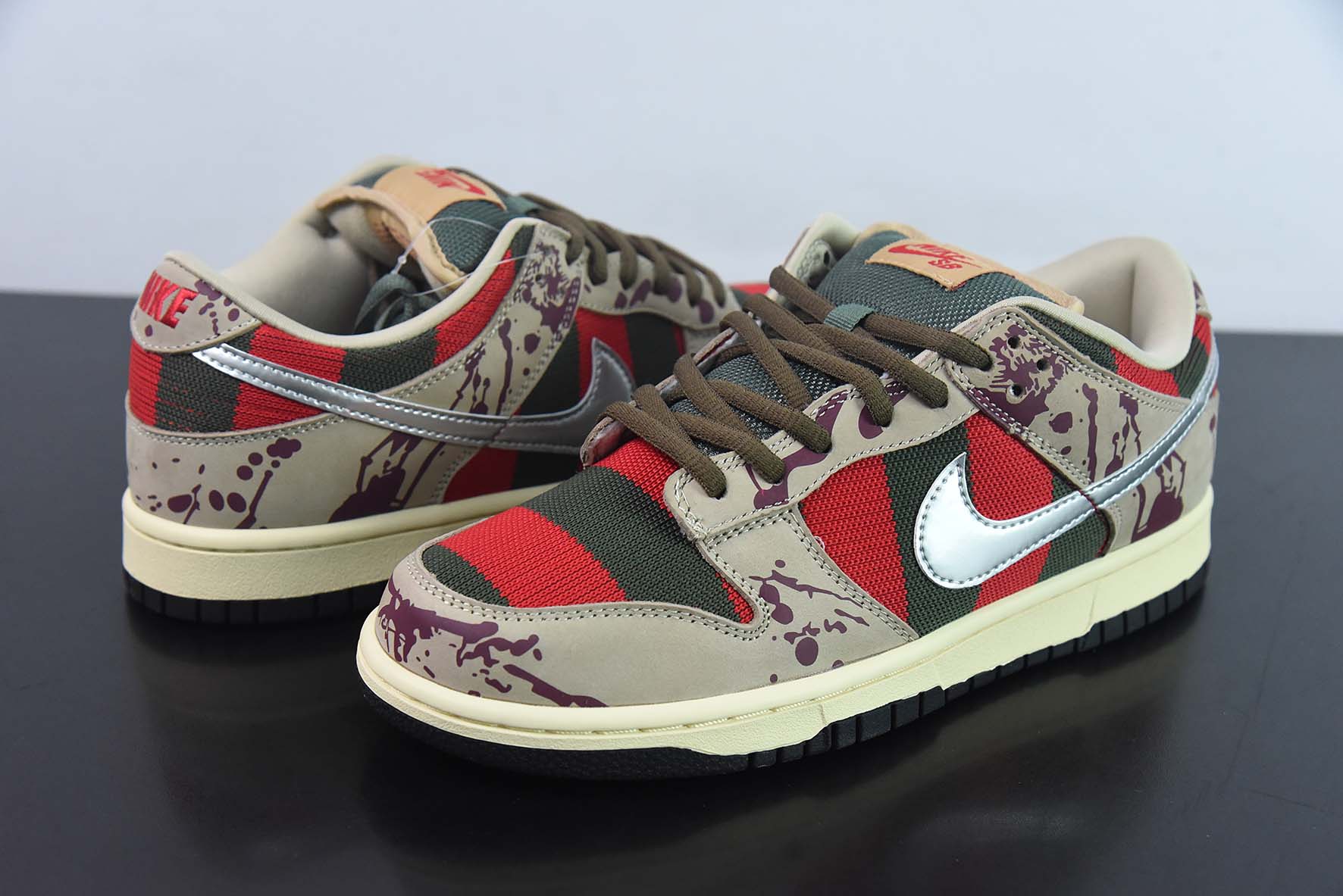 NK Dunk SB Low " Freddy Krueger " 猛鬼街运动鞋 货号：313170-202