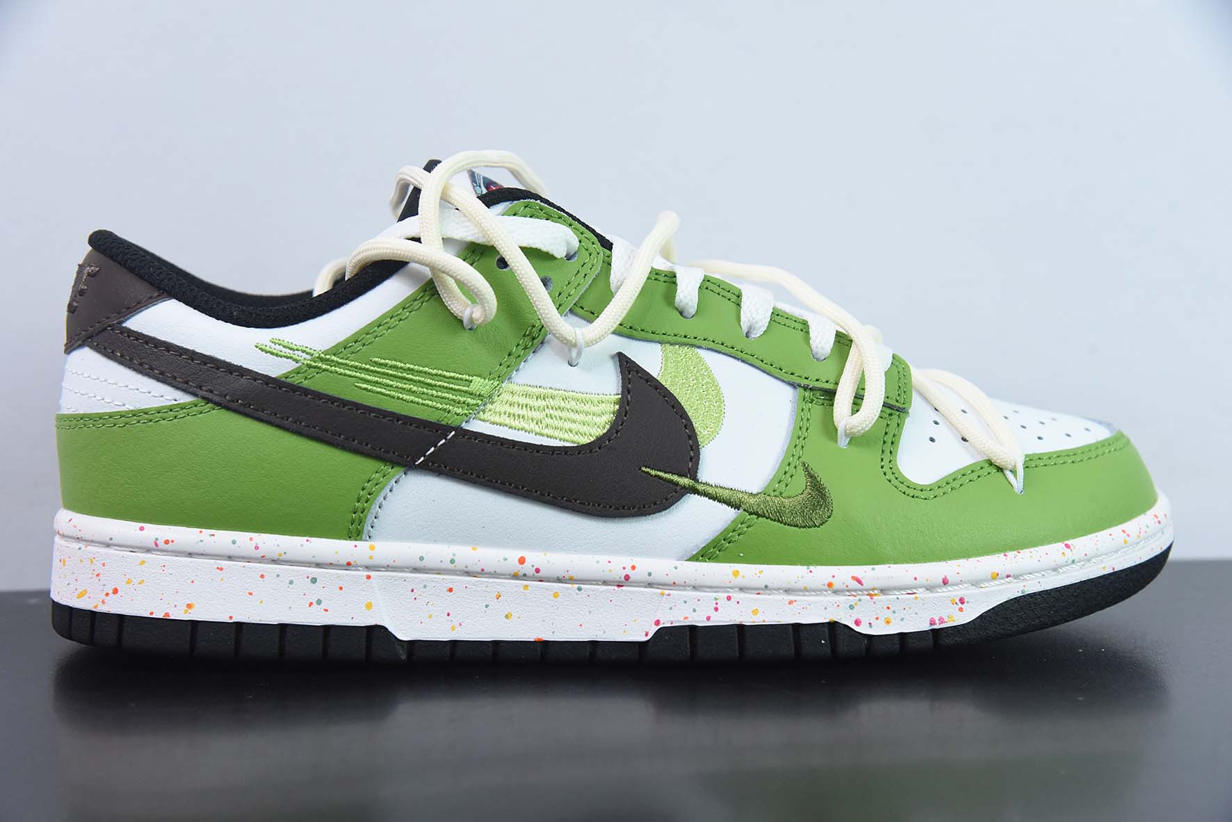 MBF31146644 Nike SB Dunk Low 泼墨牛油果 反转三勾 解构抽绳鞋带 货号：FD4623 150 尺码：36-46