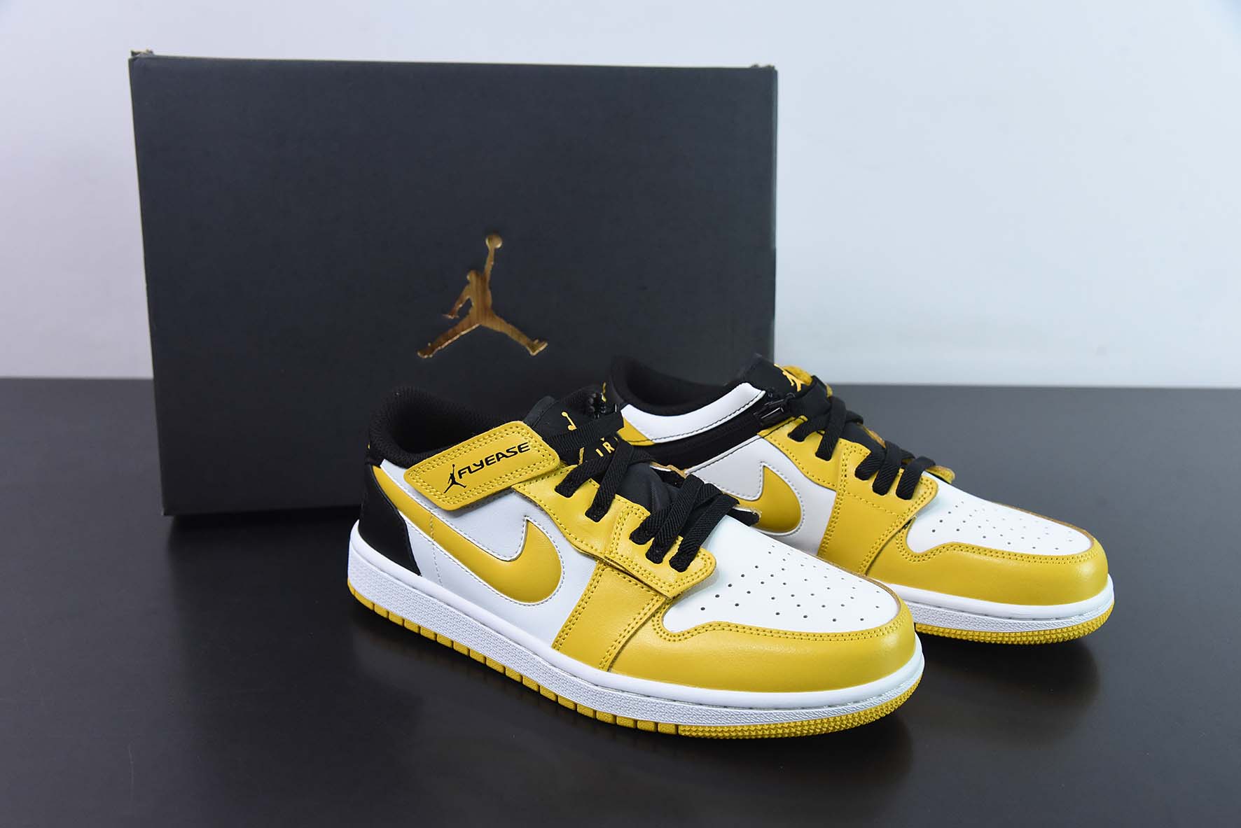 Air Jordan 1 Low AJ1 乔丹1代低帮篮球鞋/白黄 黑尾 大学金 魔术贴 拉链款货号:DM1206-107