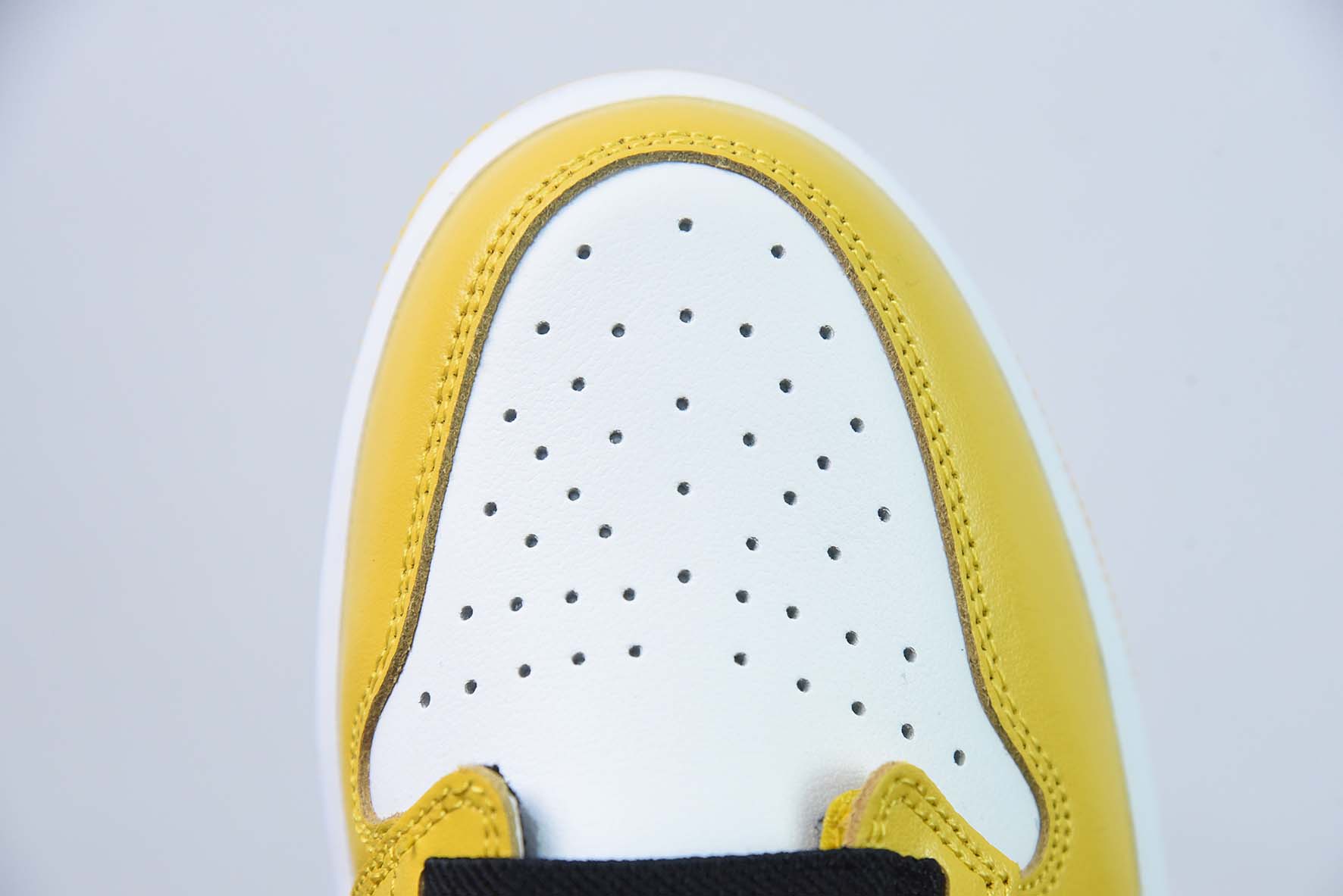 Air Jordan 1 Low AJ1 乔丹1代低帮篮球鞋/白黄 黑尾 大学金 魔术贴 拉链款货号:DM1206-107