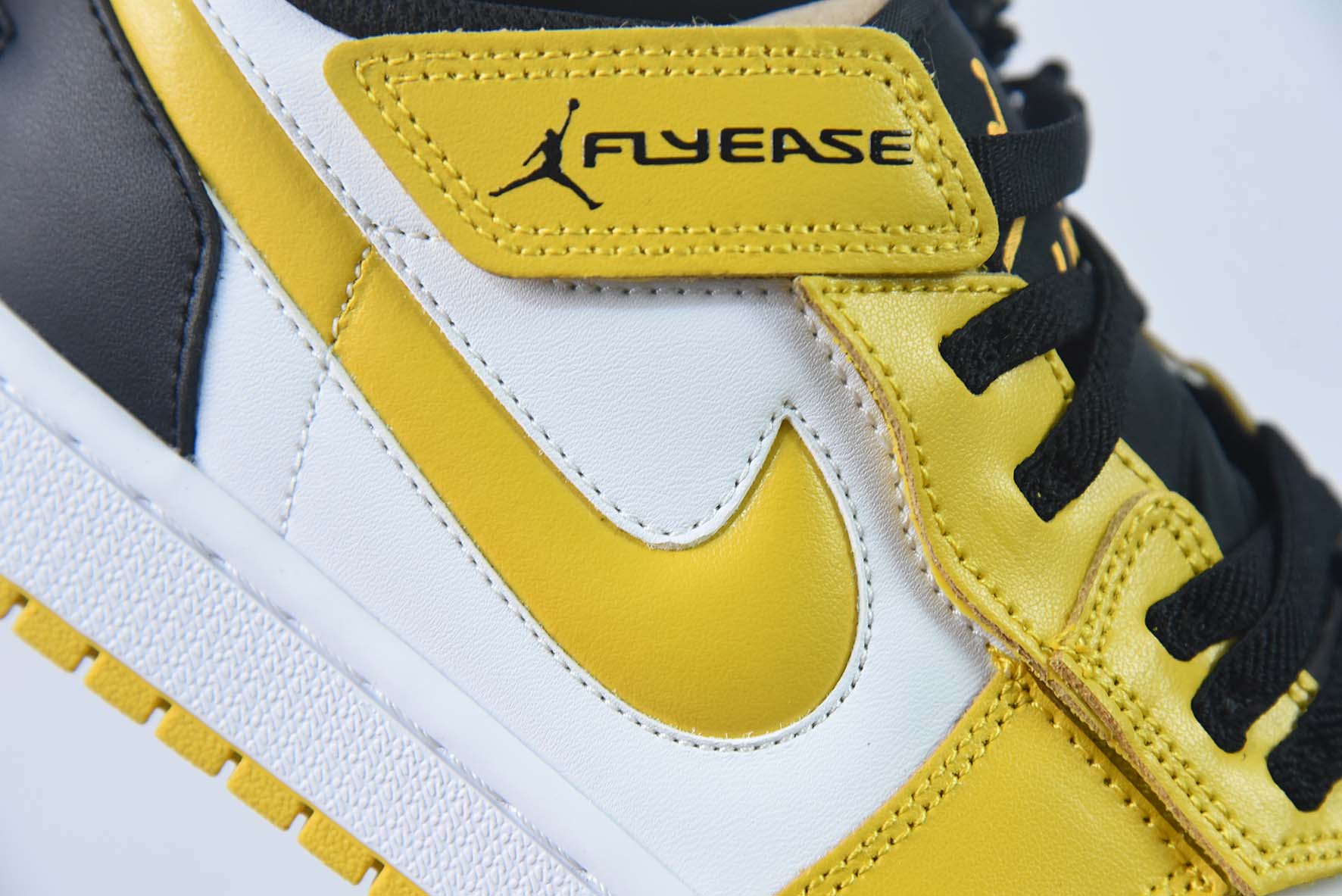 Air Jordan 1 Low AJ1 乔丹1代低帮篮球鞋/白黄 黑尾 大学金 魔术贴 拉链款货号:DM1206-107