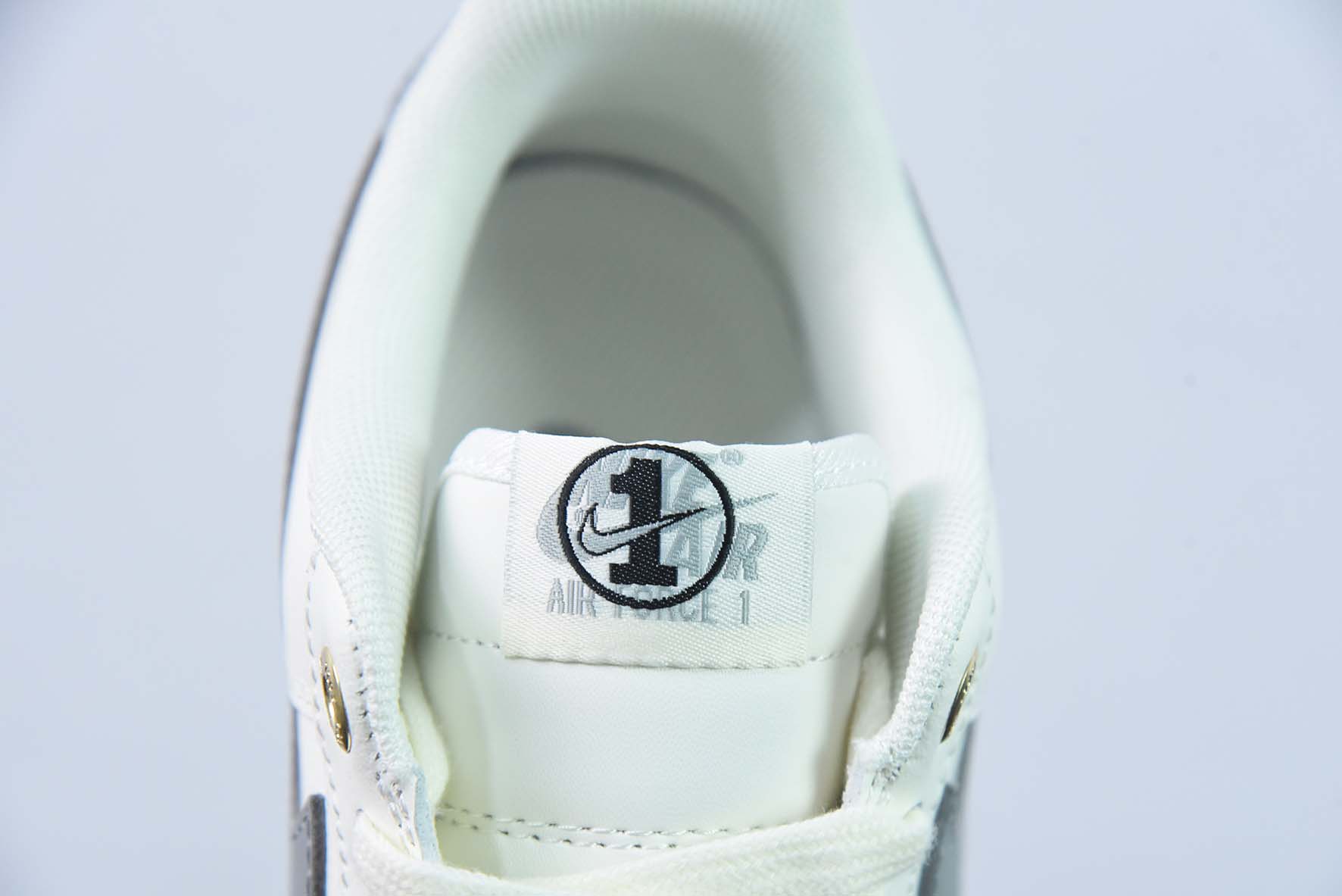 Nike Air Force 1 AF1 空军一号/低帮 白灰 刺绣 40周年纪念版货号 DQ7658-106