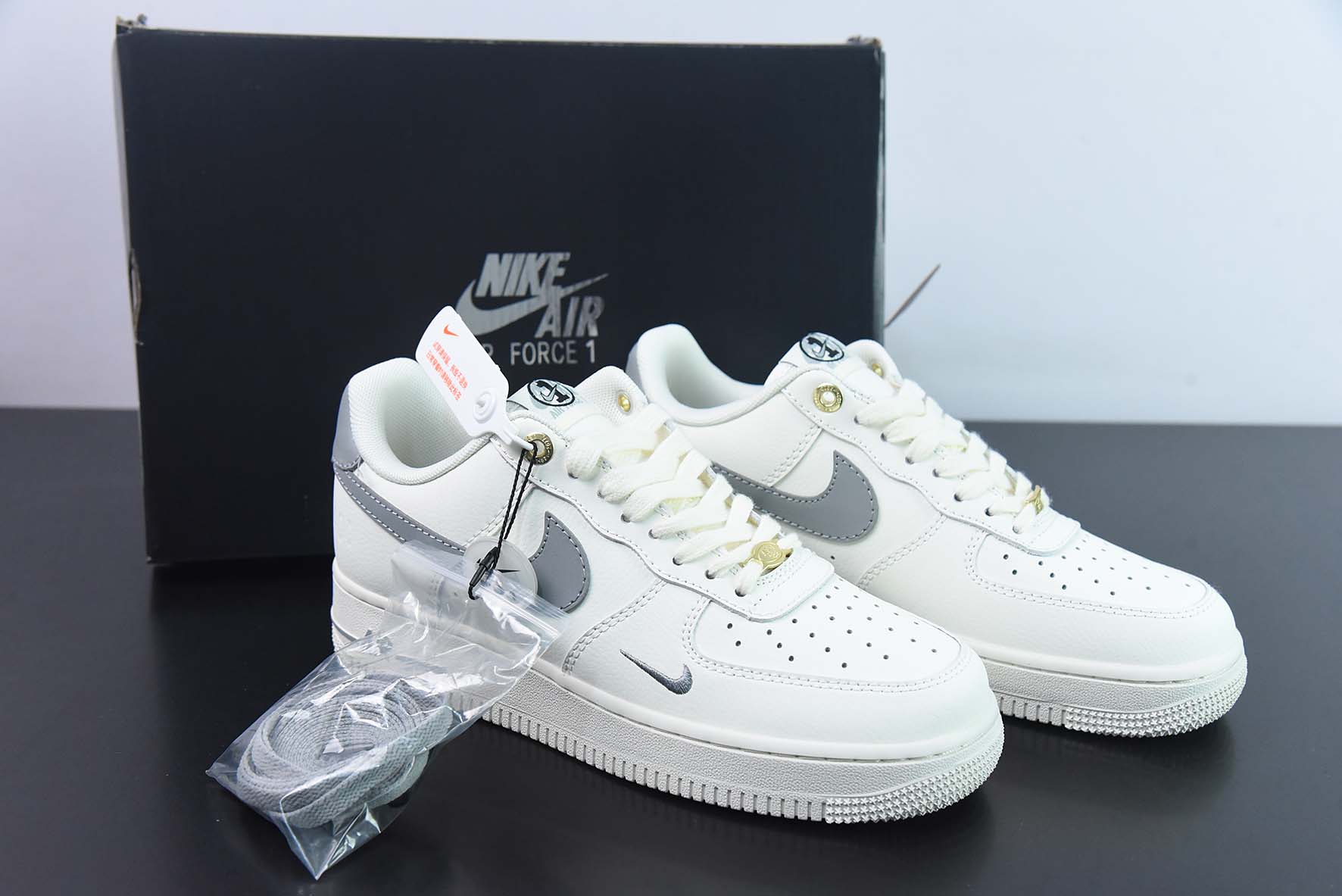 Nike Air Force 1 AF1 空军一号/低帮 白灰 刺绣 40周年纪念版货号 DQ7658-106