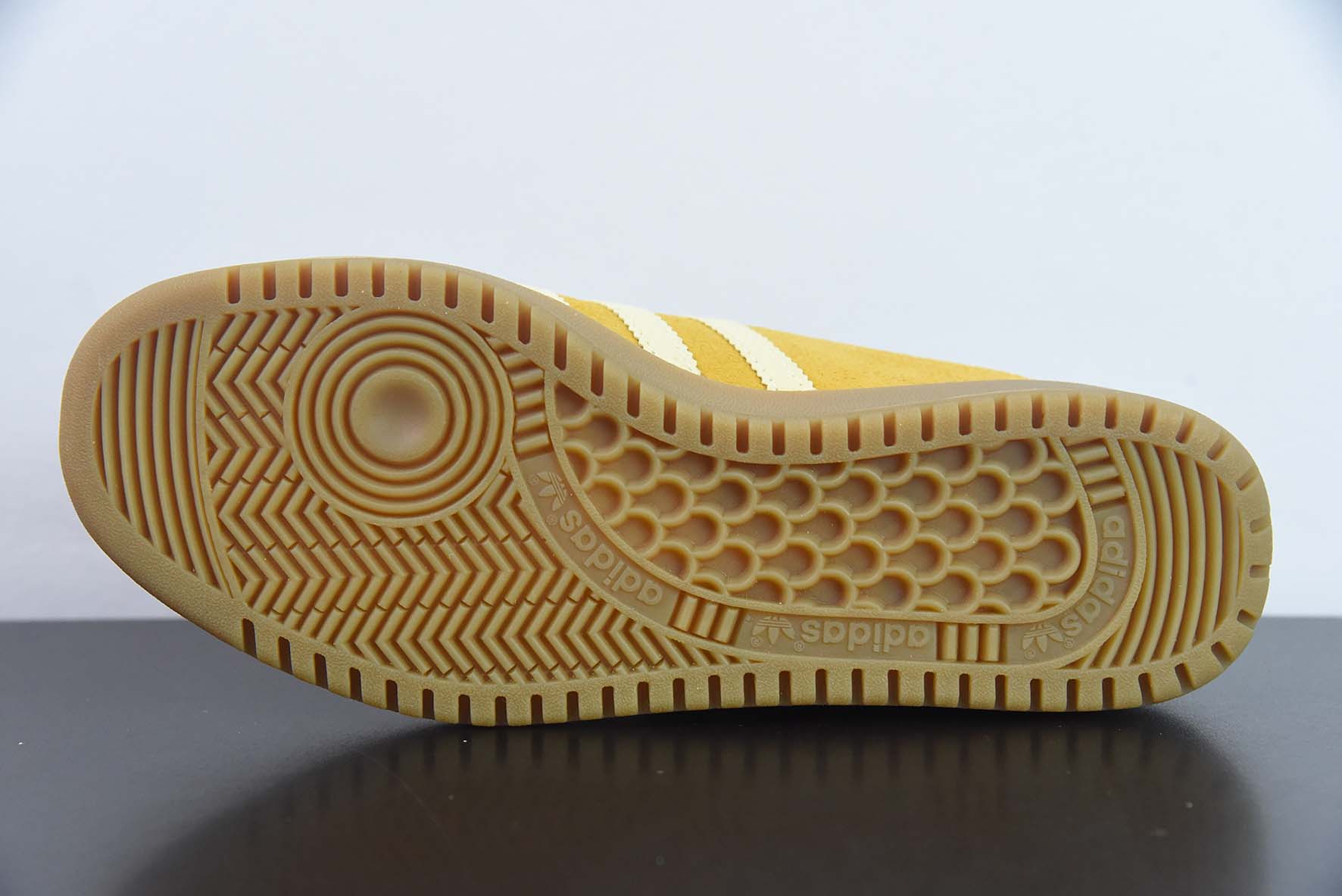 阿迪达斯Adidas Originals Bermuda Trainers 百慕大系列经典复古德训风休闲运动板鞋“反绒土黄米白生胶底”货号:ID4574