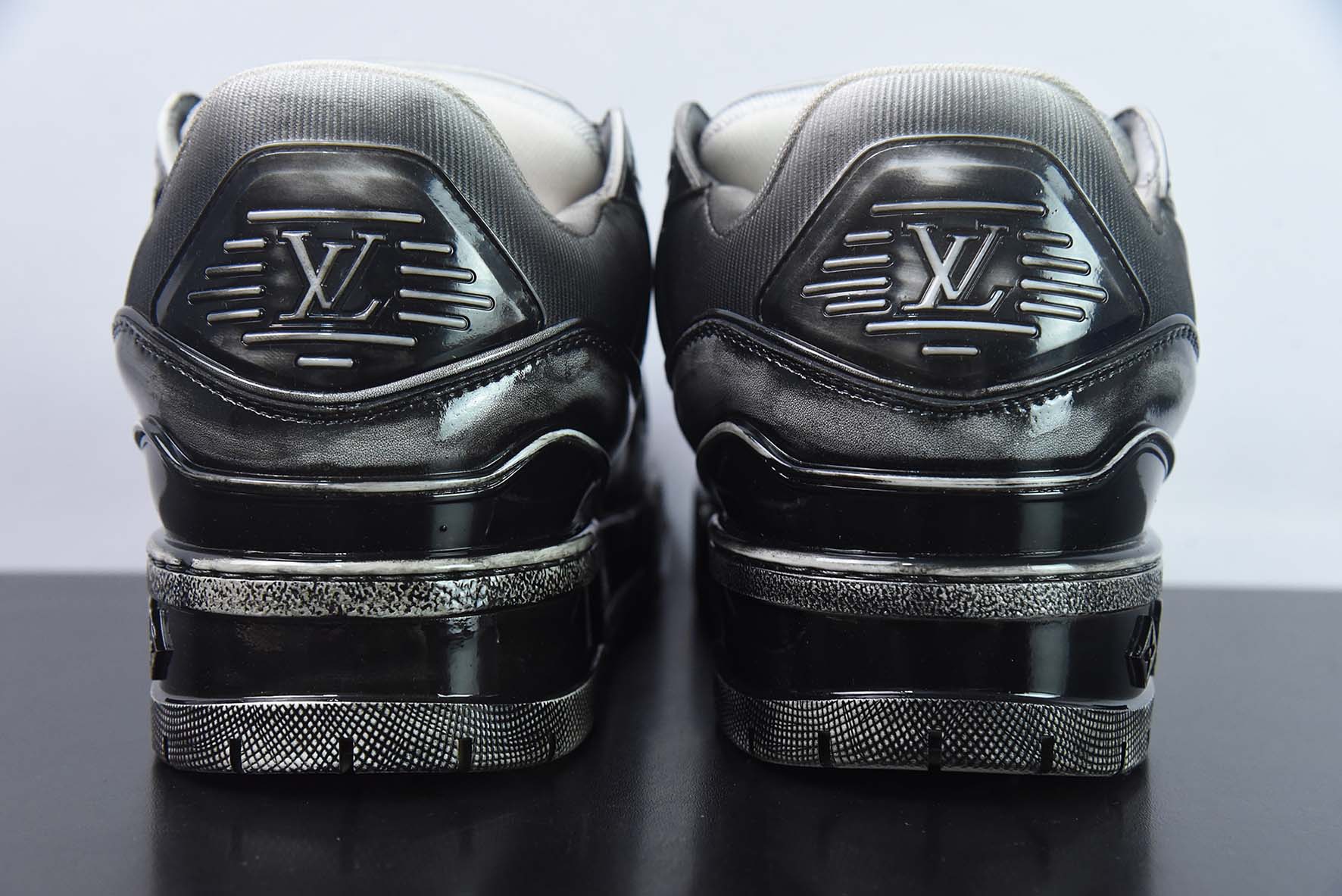 LV 路易威登 Trainer Maxi 小胖丁系列面包鞋
