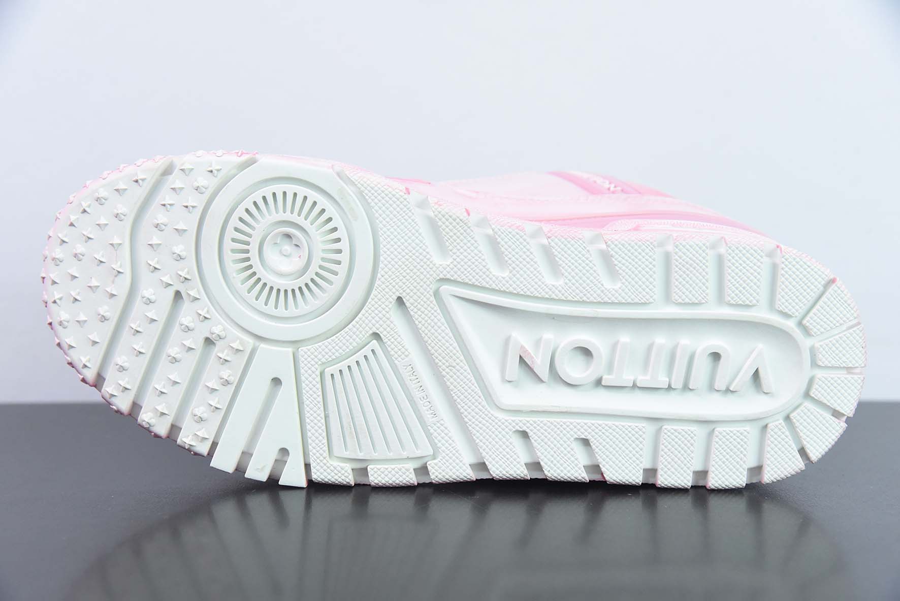 LV 路易威登 Trainer Maxi 小胖丁系列面包鞋