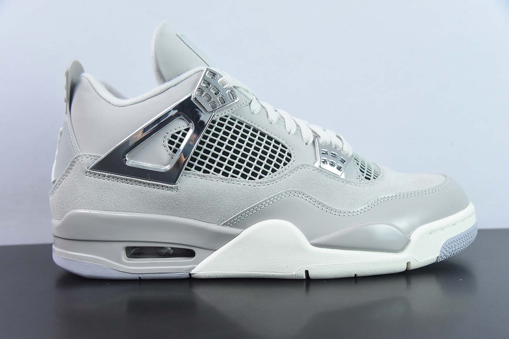 BQYR60124068 Air Jordan 4 WMNS “Frozen Moments” AJ4电镀银 全码出货 货号：AQ9129-001 尺码：36-47 重金特殊渠道拿到的原鞋！