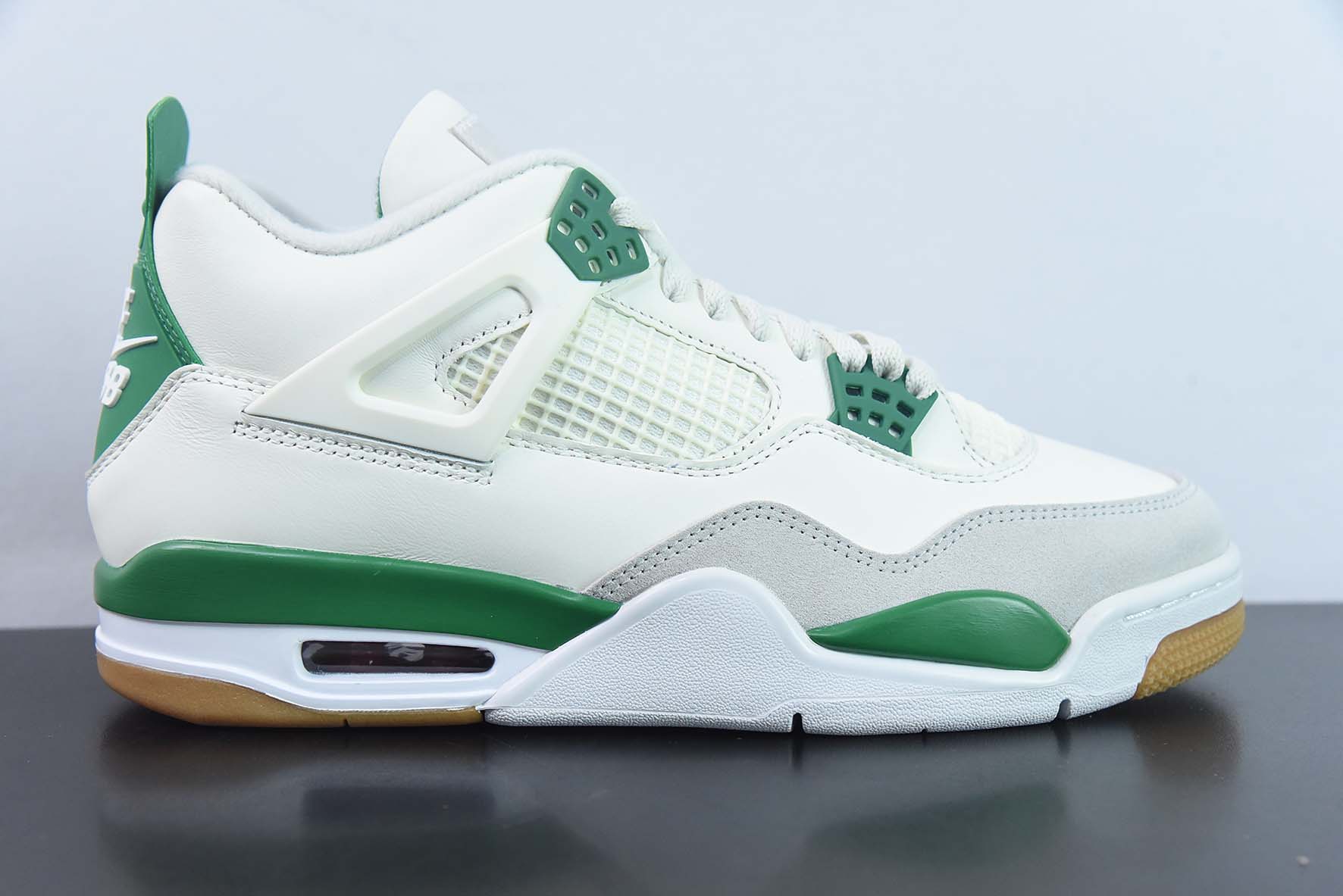QQYN73639265 NK SB x Air Jordan 4 AJ4 联名绿松石 货号：DR5415-103 白绿 尺码：40-47.5