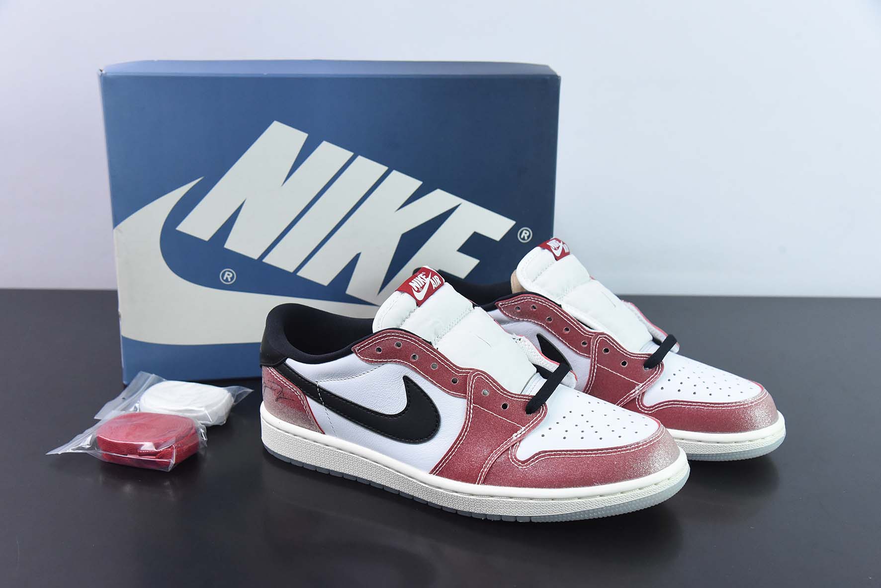 Air Jordan AJ1 Retro Low OG 乔丹之子白红运动鞋 货号：FN0432-017