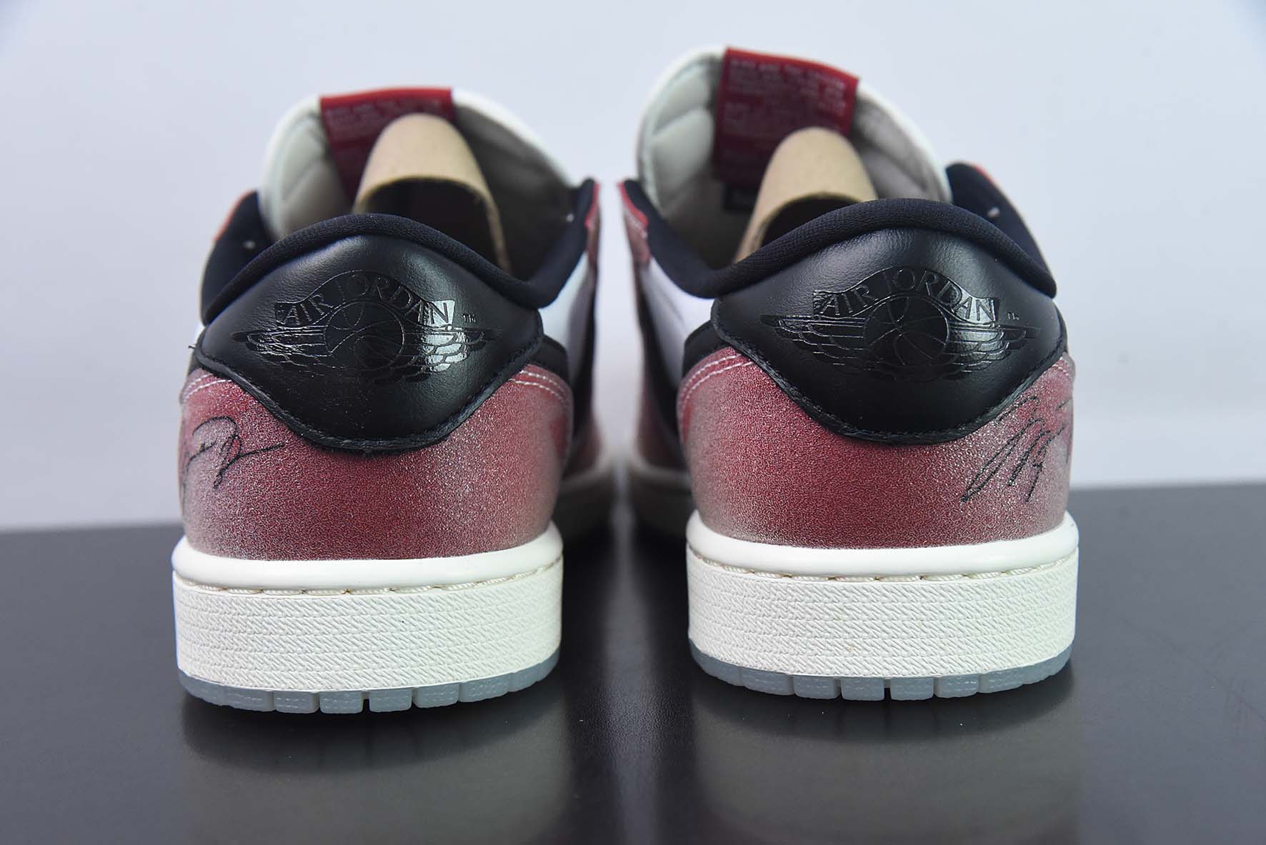 Air Jordan AJ1 Retro Low OG 乔丹之子白红运动鞋 货号：FN0432-017