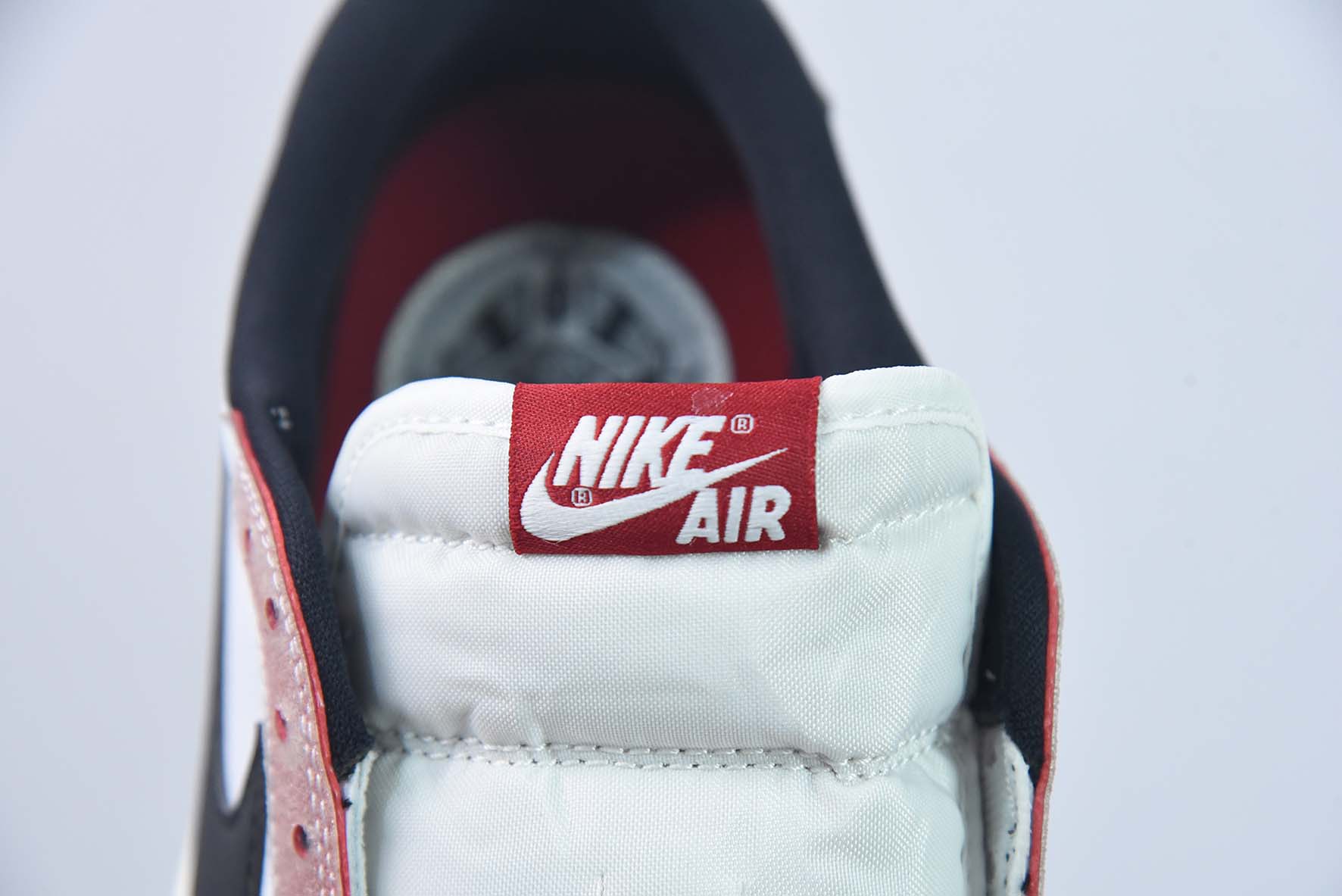 Air Jordan AJ1 Retro Low OG 乔丹之子白红运动鞋 货号：FN0432-017