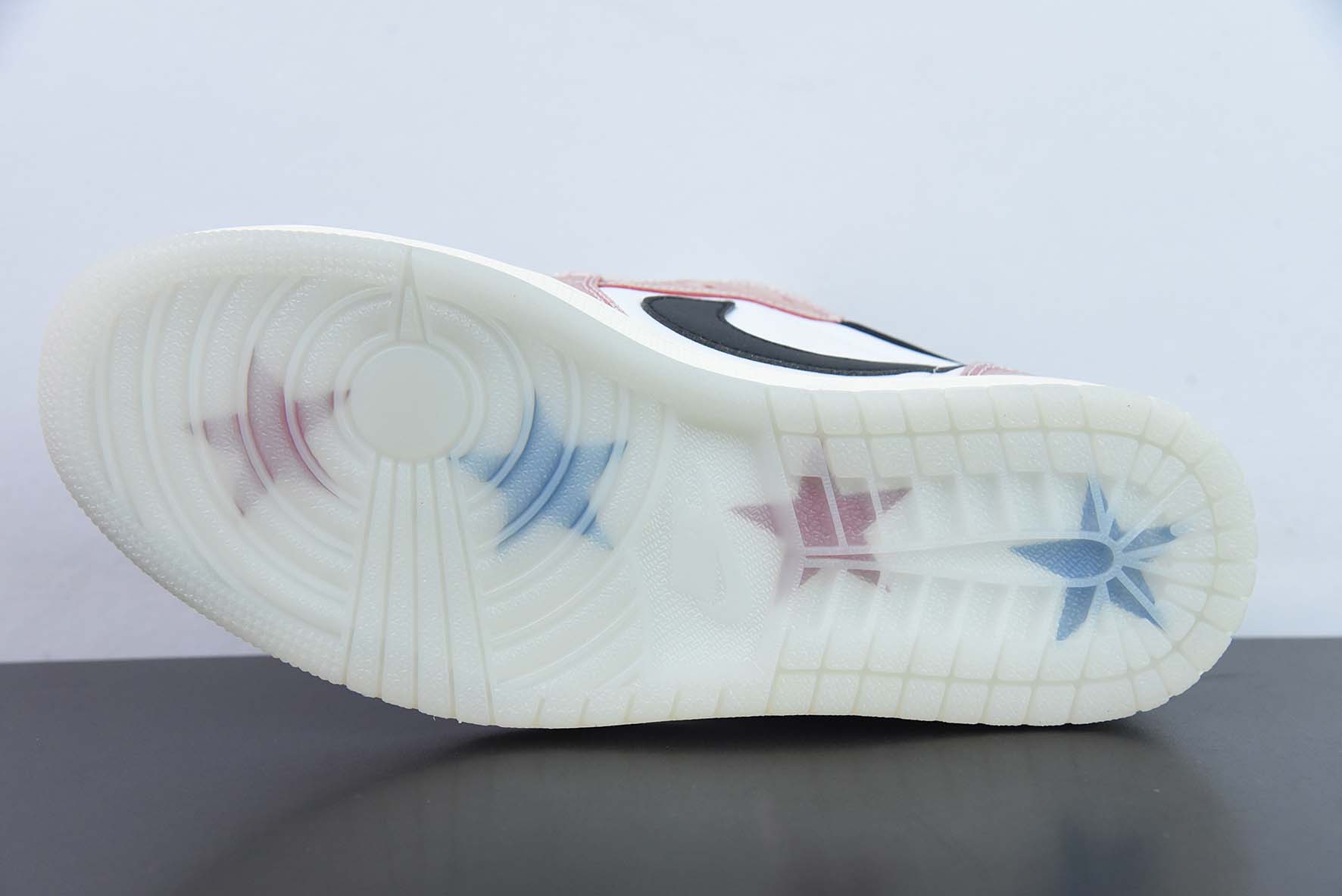 Air Jordan AJ1 Retro Low OG 乔丹之子白红运动鞋 货号：FN0432-017