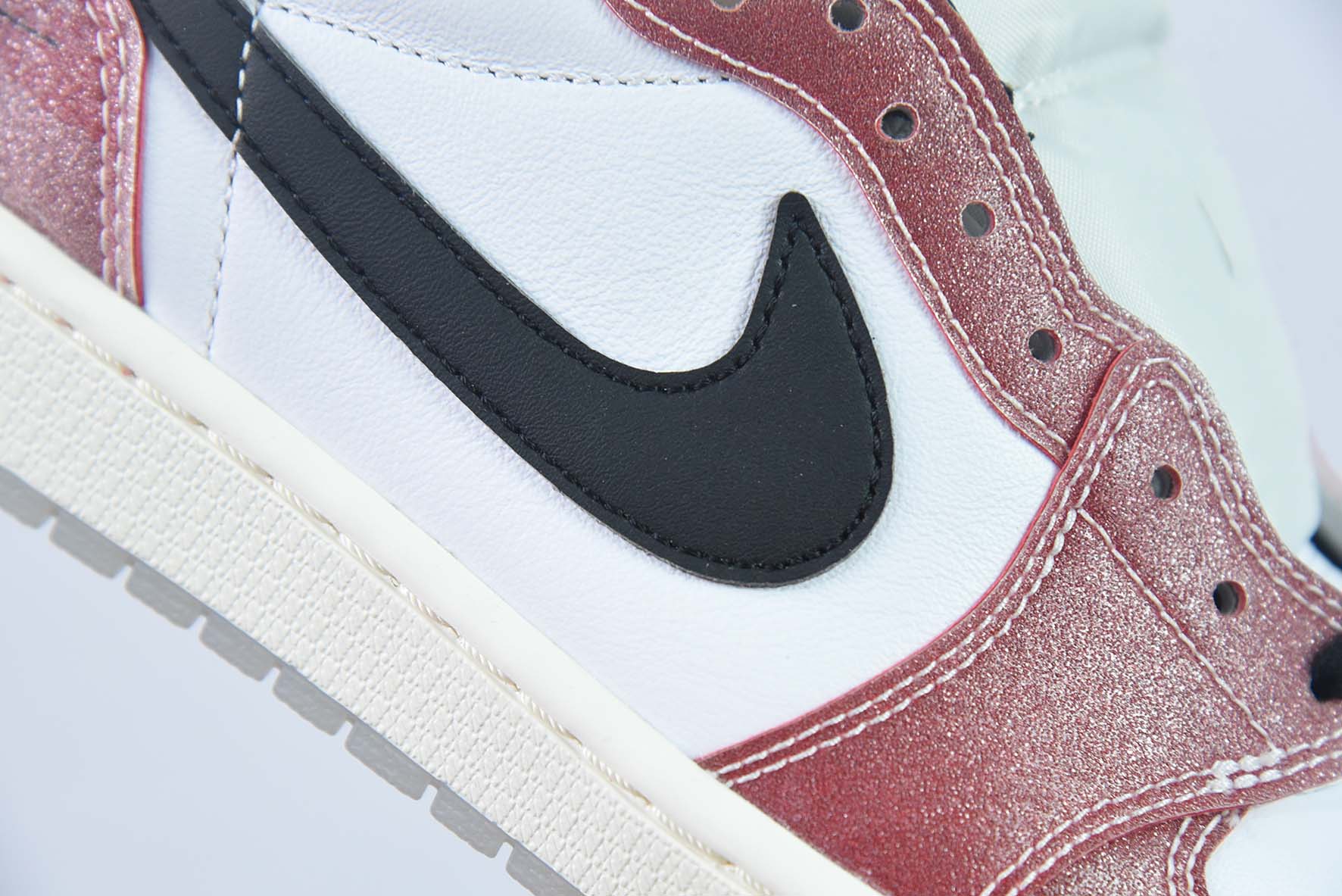 Air Jordan AJ1 Retro Low OG 乔丹之子白红运动鞋 货号：FN0432-017