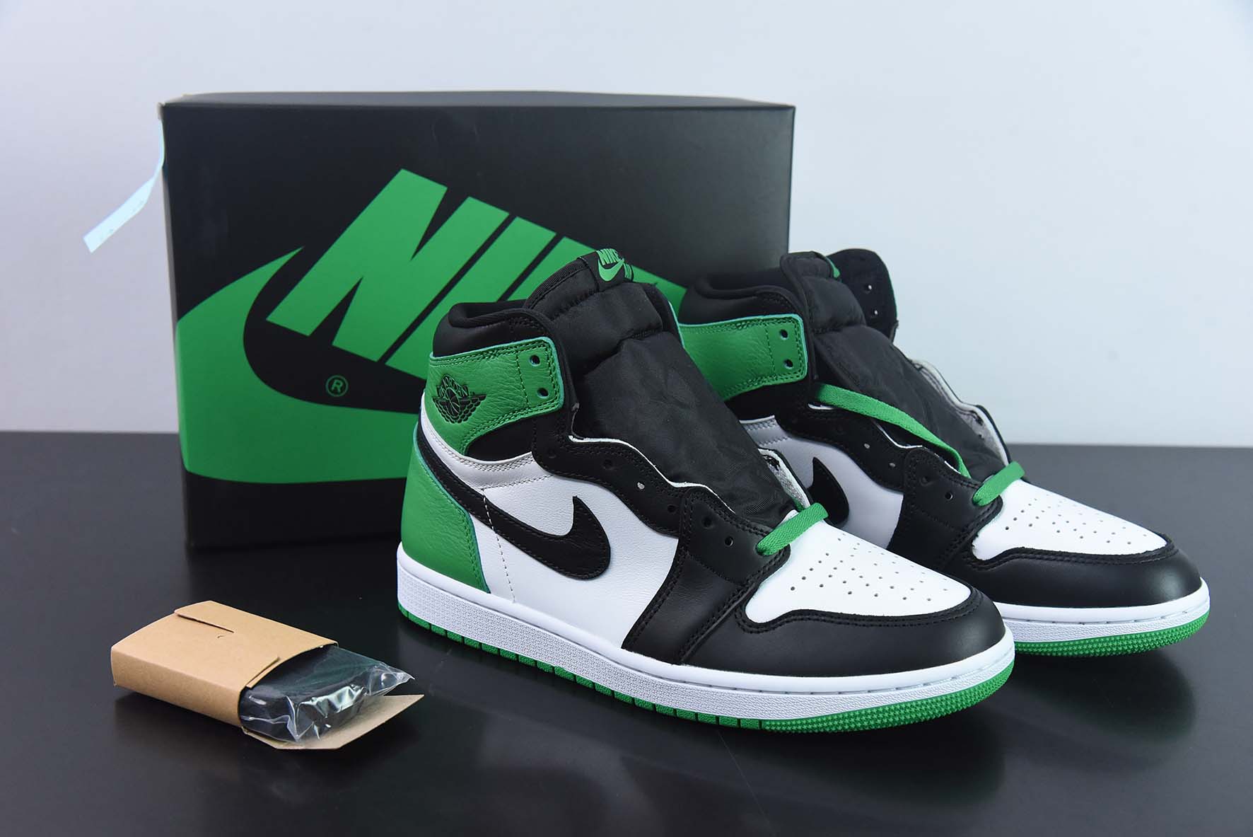 Air Jordan AJ1 Retro High 高帮白绿黑高帮鞋 货号：DZ5485-031