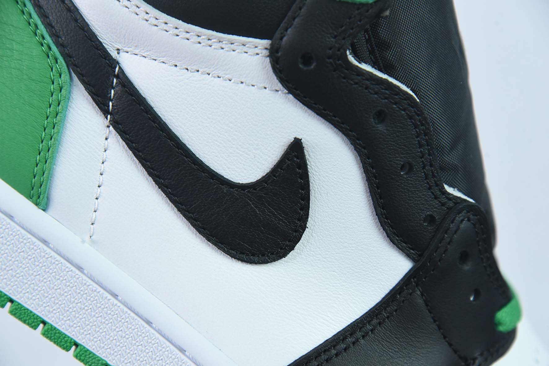 Air Jordan AJ1 Retro High 高帮白绿黑高帮鞋 货号：DZ5485-031